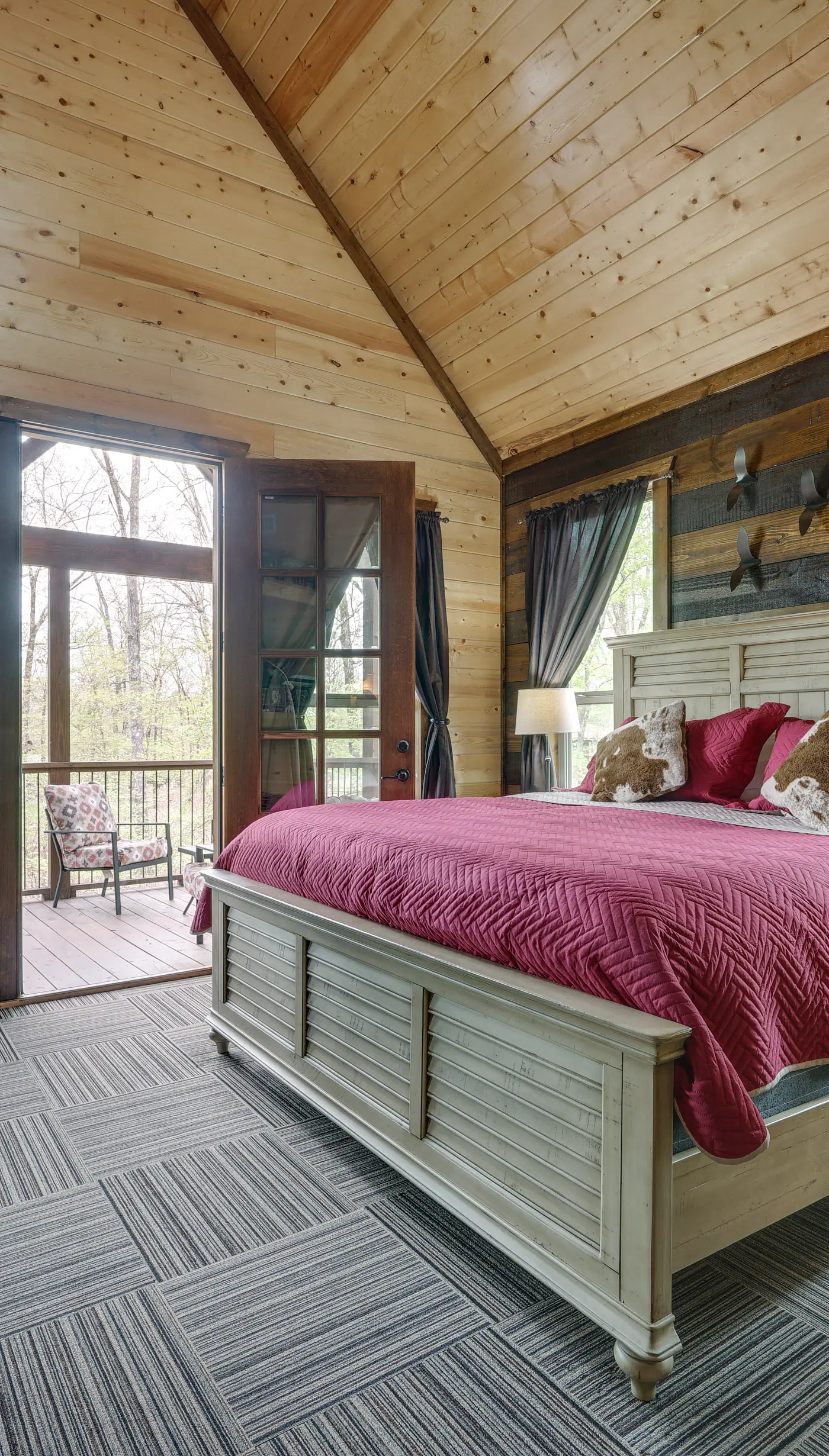 Hot Tub & Fire Pit: Broken Bow Retreat!