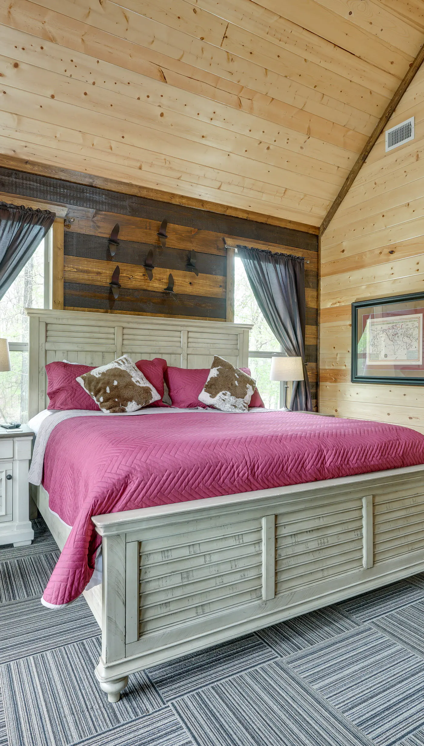 Hot Tub & Fire Pit: Broken Bow Retreat!