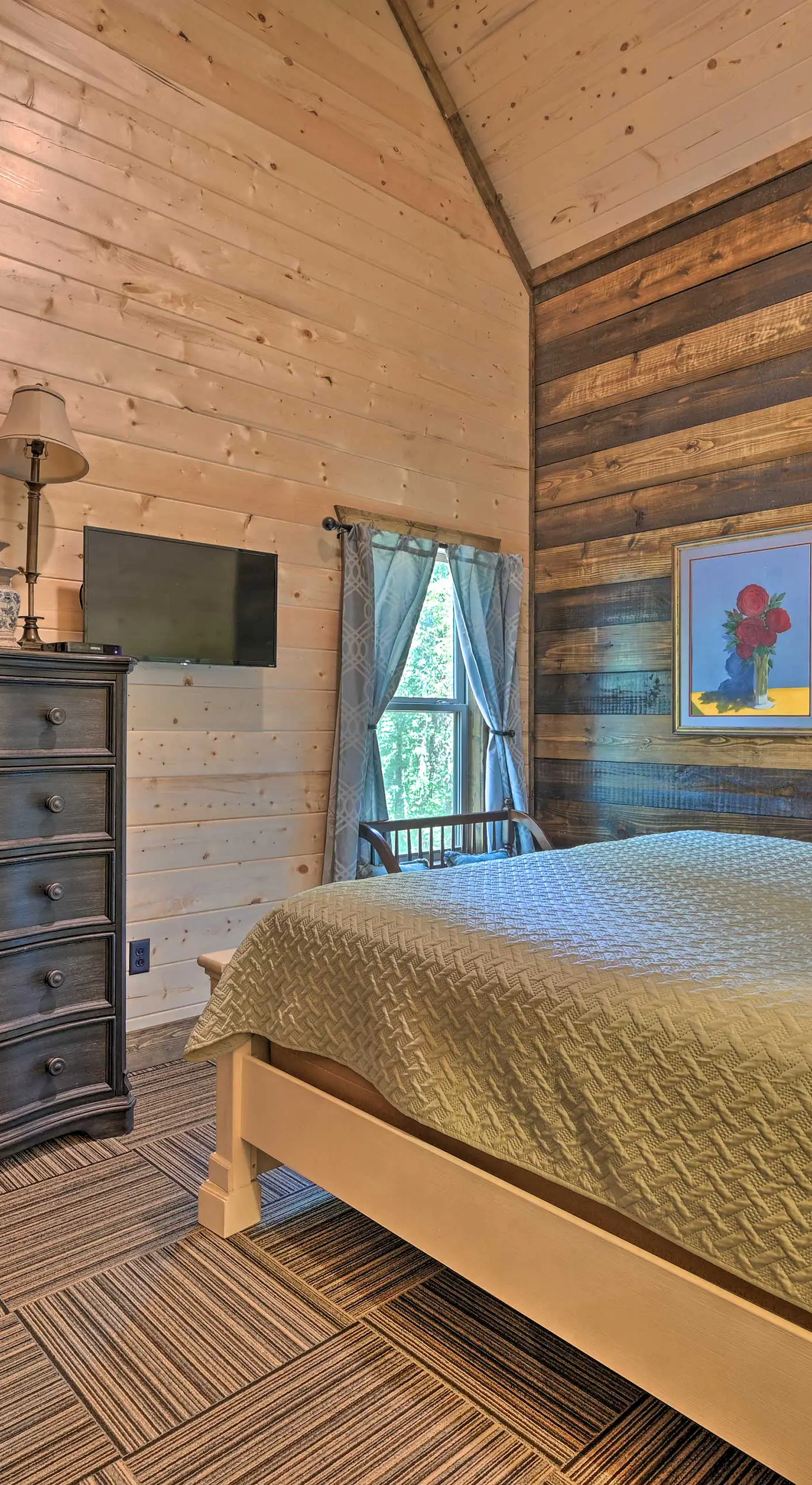 Hot Tub & Fire Pit: Broken Bow Retreat!