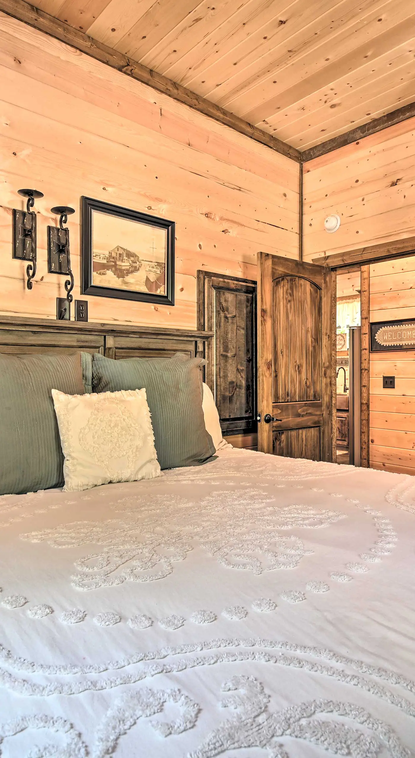 Hot Tub & Fire Pit: Broken Bow Retreat!