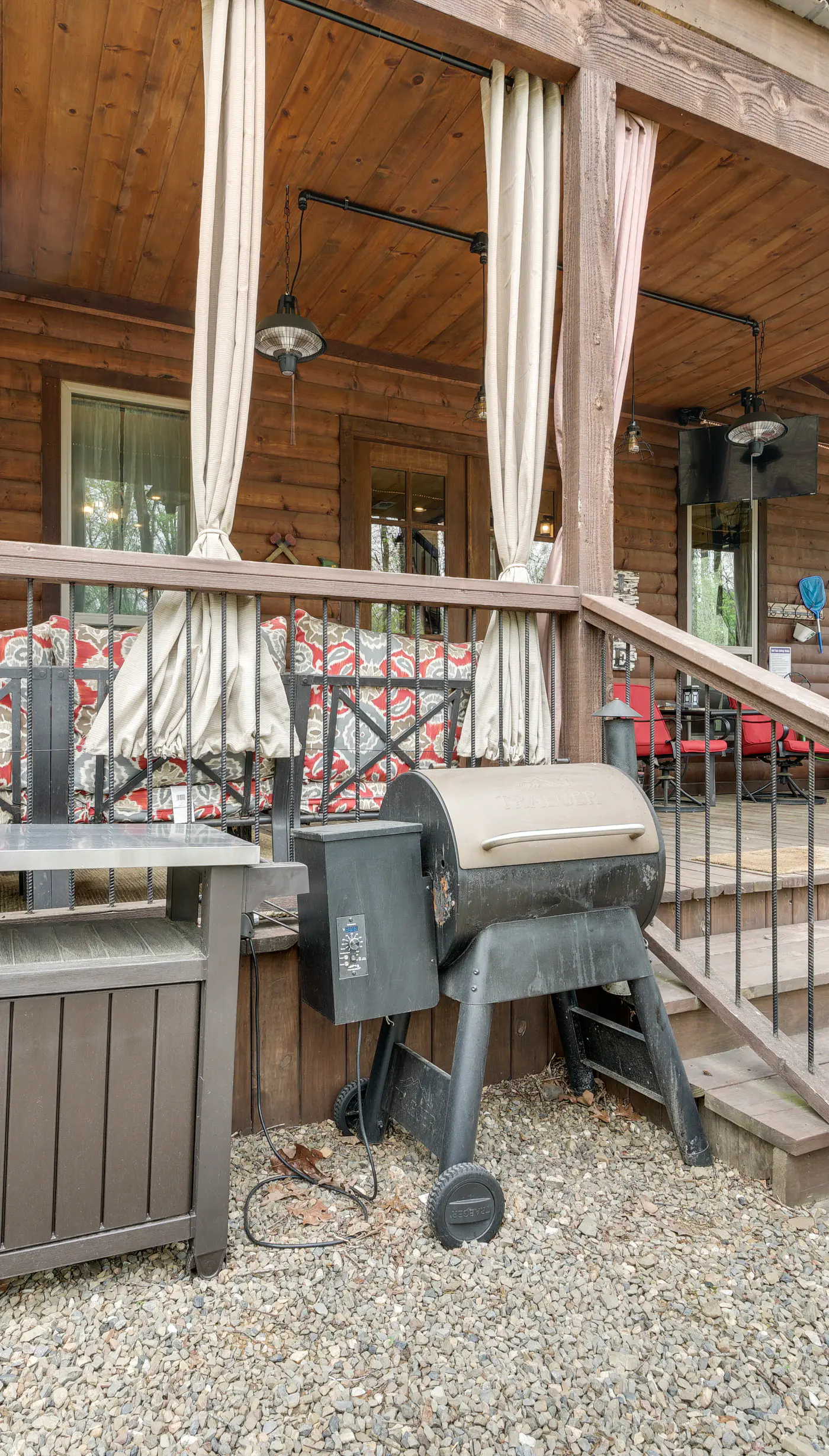 Hot Tub & Fire Pit: Broken Bow Retreat!