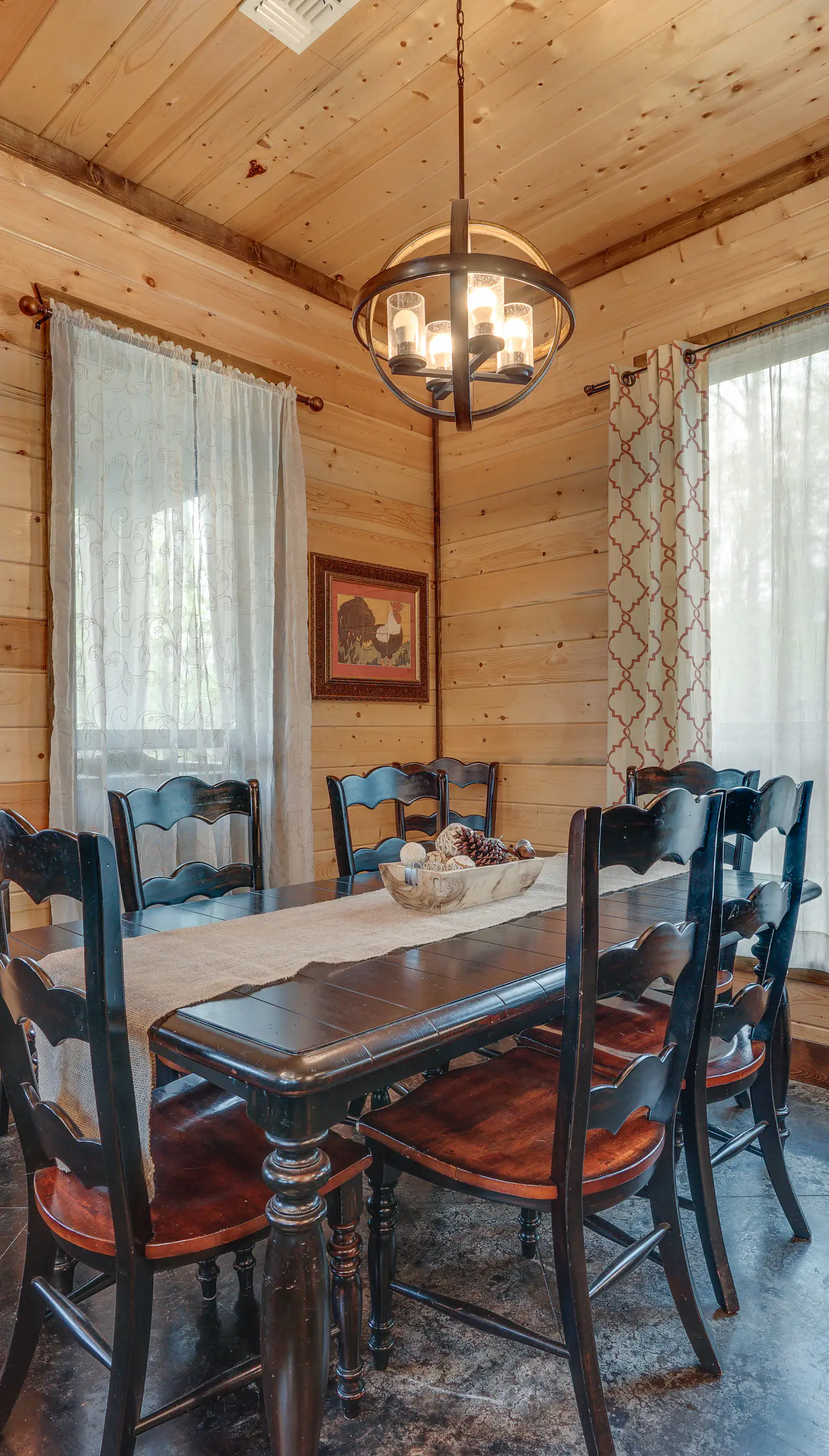 Hot Tub & Fire Pit: Broken Bow Retreat!