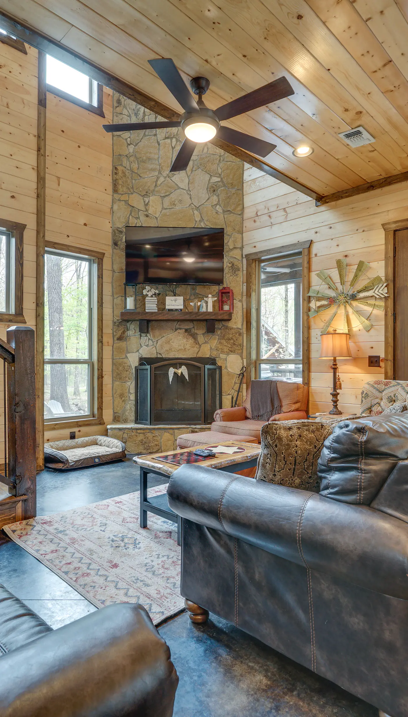 Hot Tub & Fire Pit: Broken Bow Retreat!