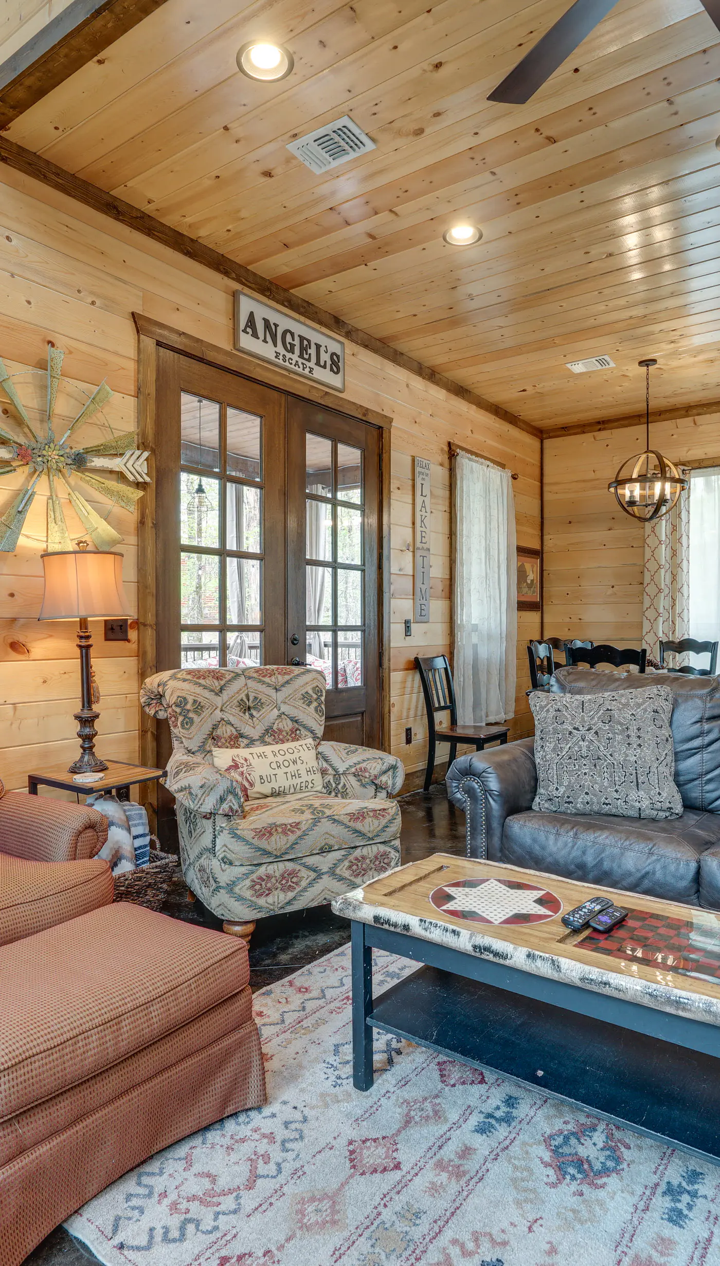 Hot Tub & Fire Pit: Broken Bow Retreat!