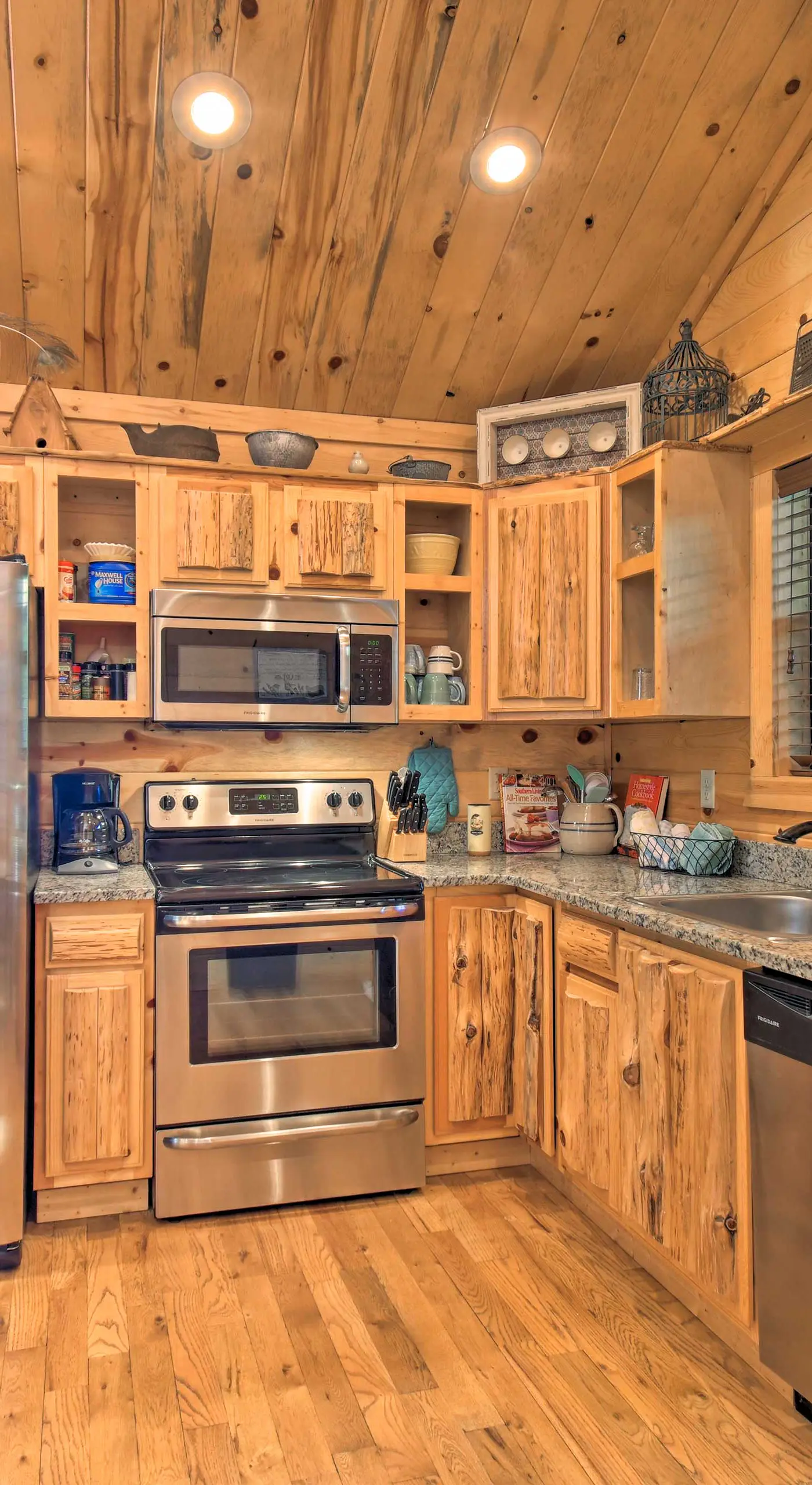 Broken Bow Hideaway w/ Hot Tub & Fire Pit!