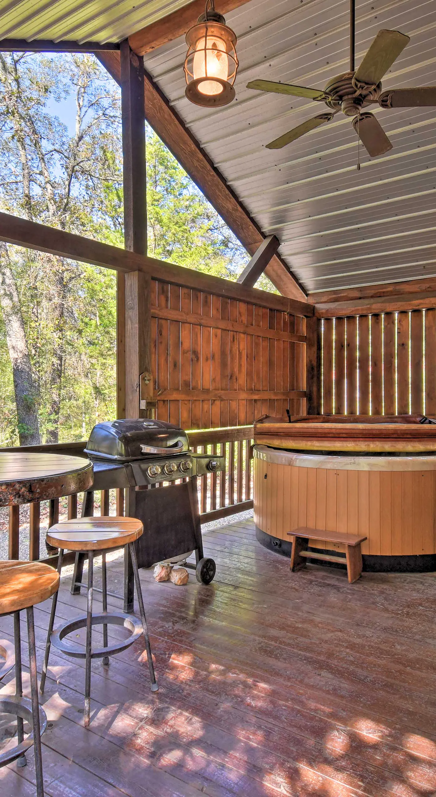 Broken Bow Hideaway w/ Hot Tub & Fire Pit!