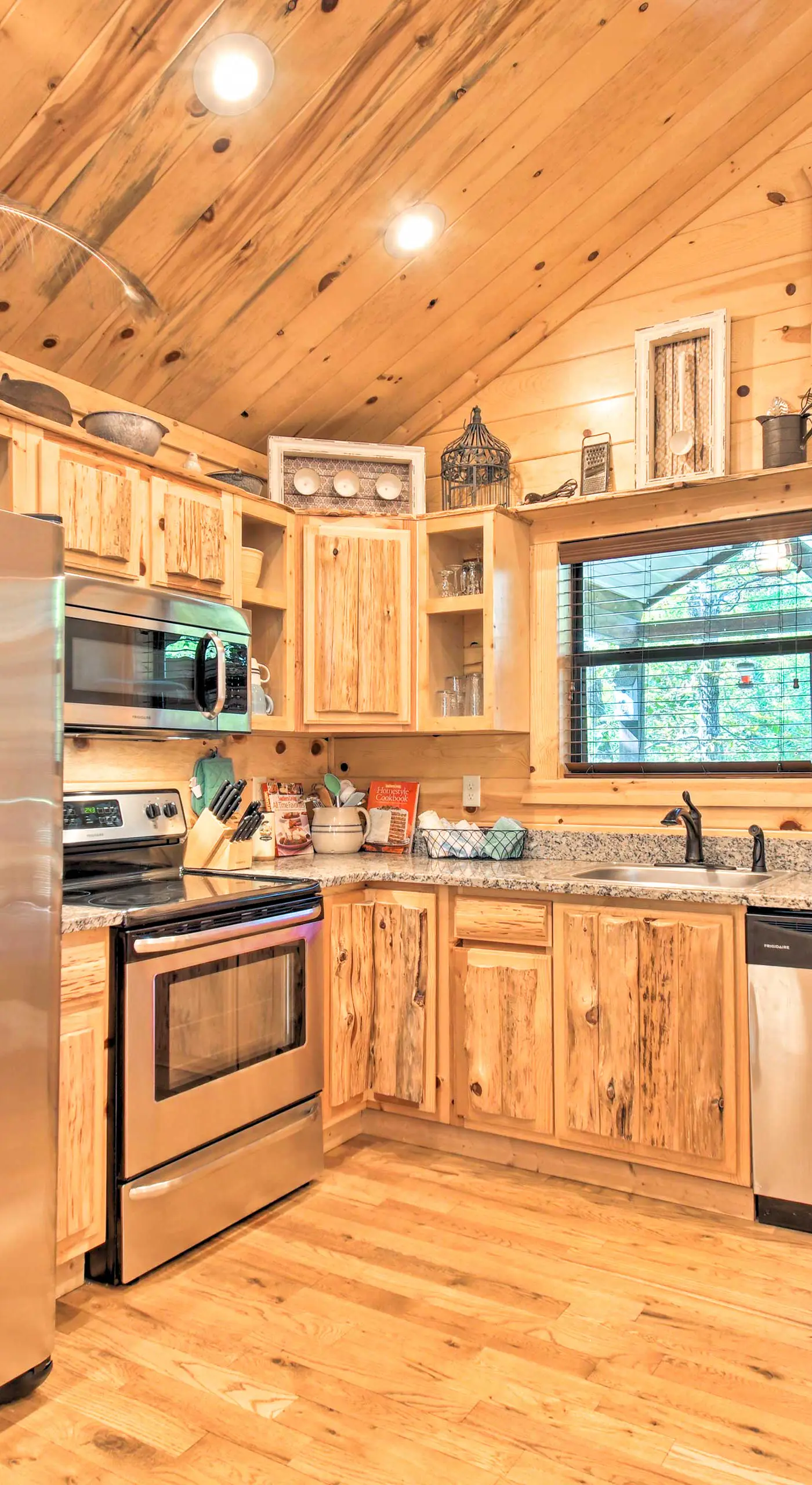 Broken Bow Hideaway w/ Hot Tub & Fire Pit!