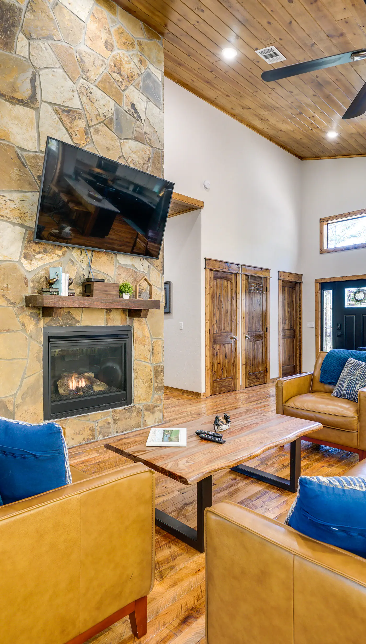 Furnished Deck, Hot Tub! Family Gem in Broken Bow
