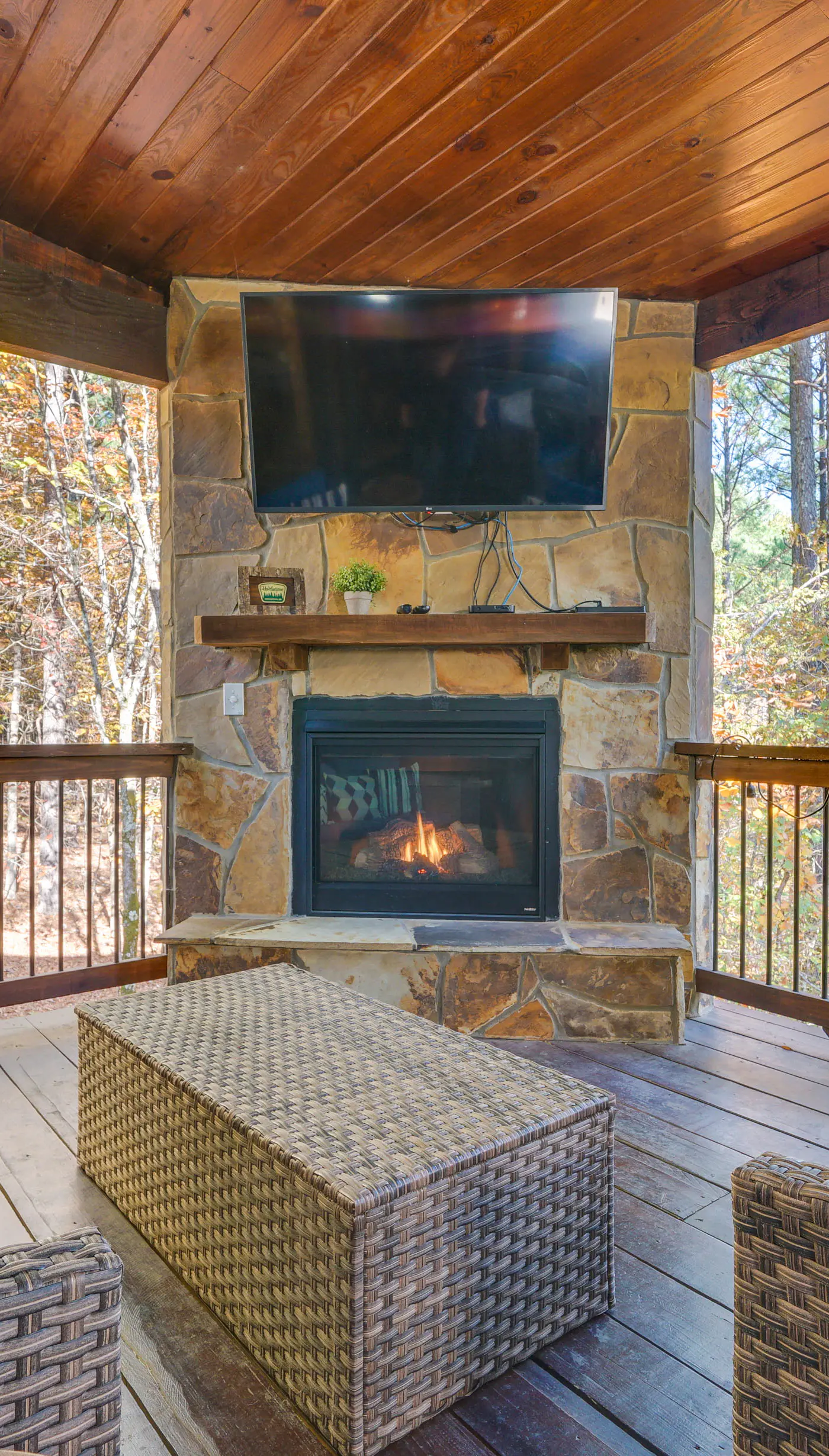 Furnished Deck, Hot Tub! Family Gem in Broken Bow