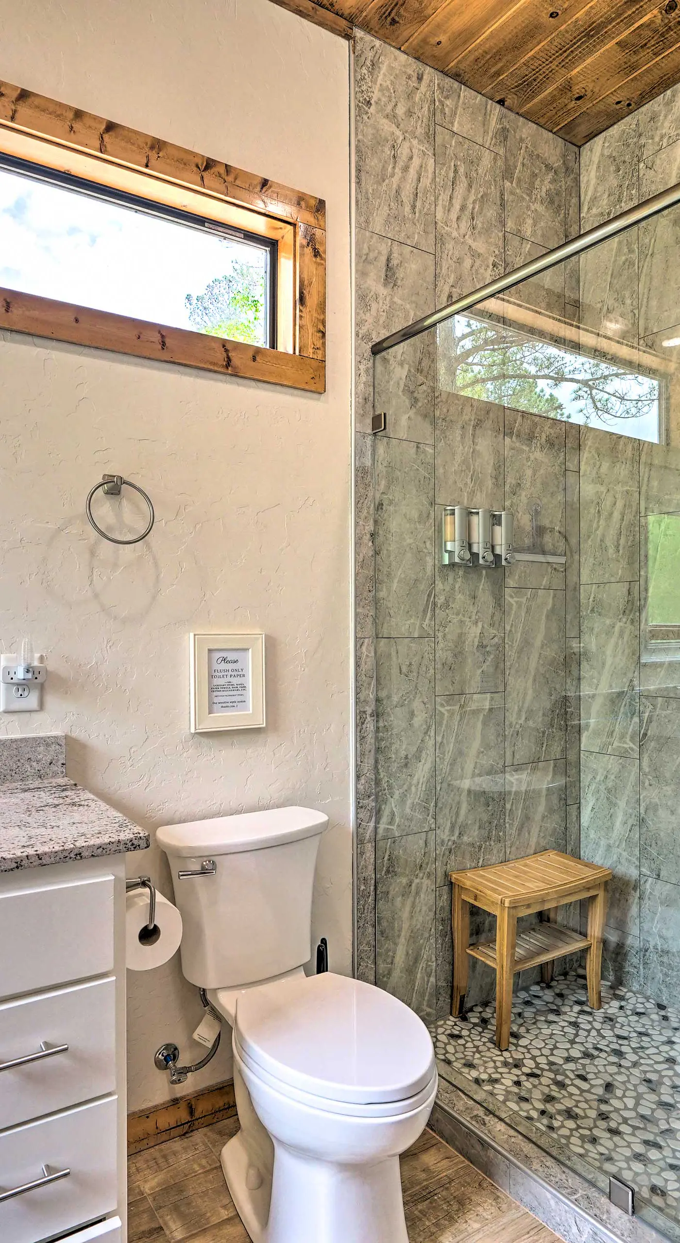 Furnished Deck, Hot Tub! Family Gem in Broken Bow