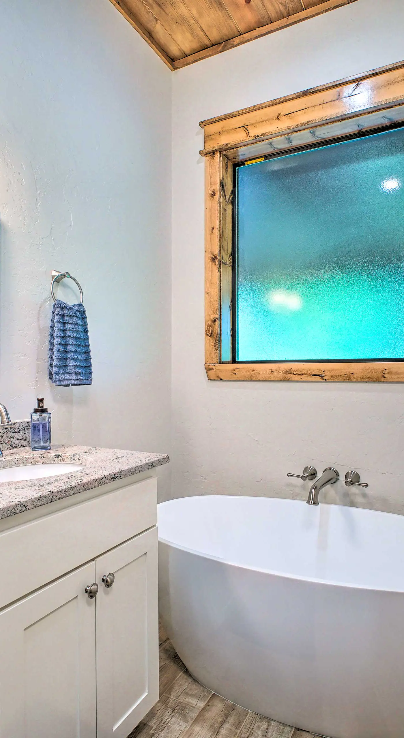 Furnished Deck, Hot Tub! Family Gem in Broken Bow