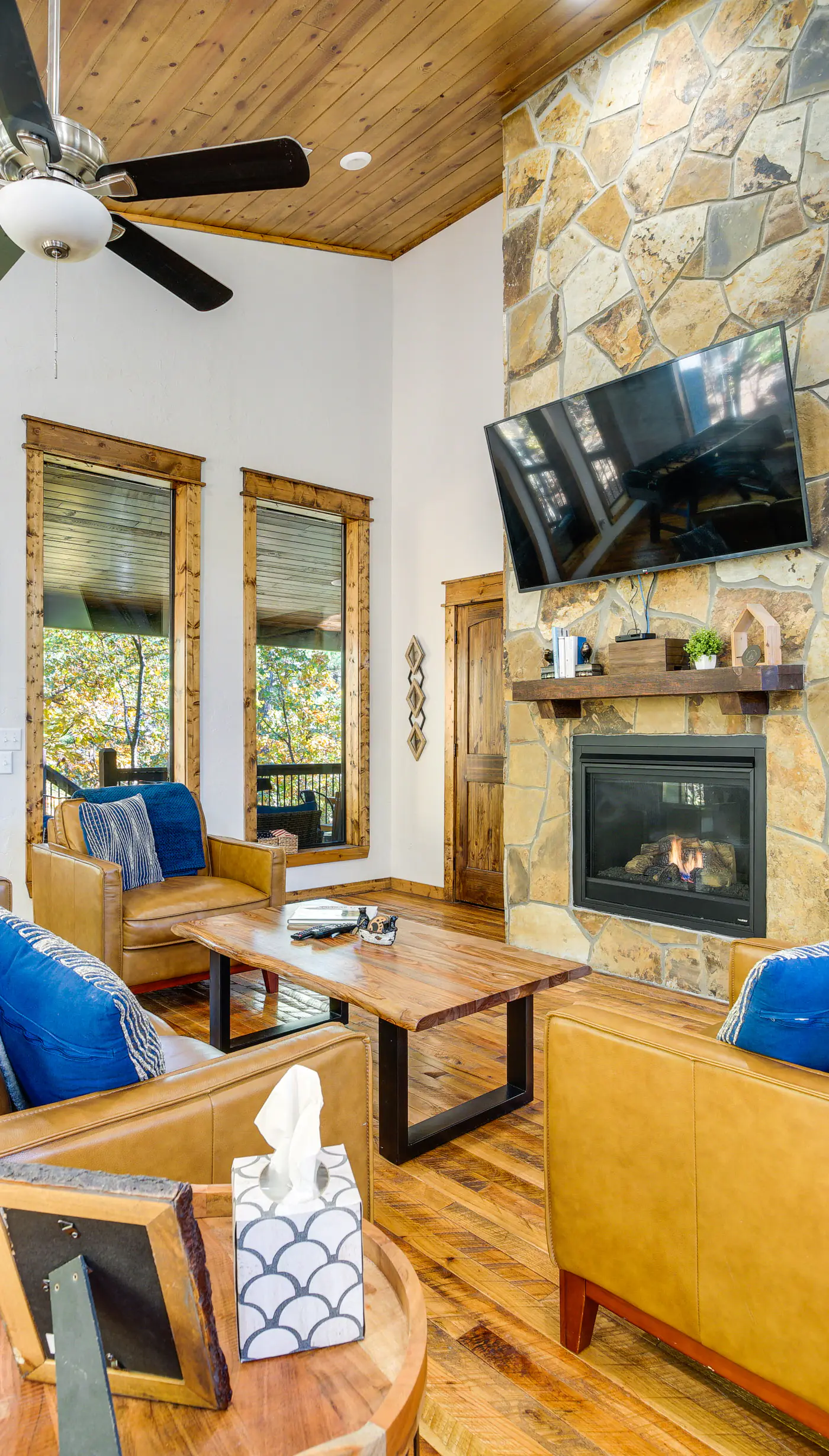 Furnished Deck, Hot Tub! Family Gem in Broken Bow