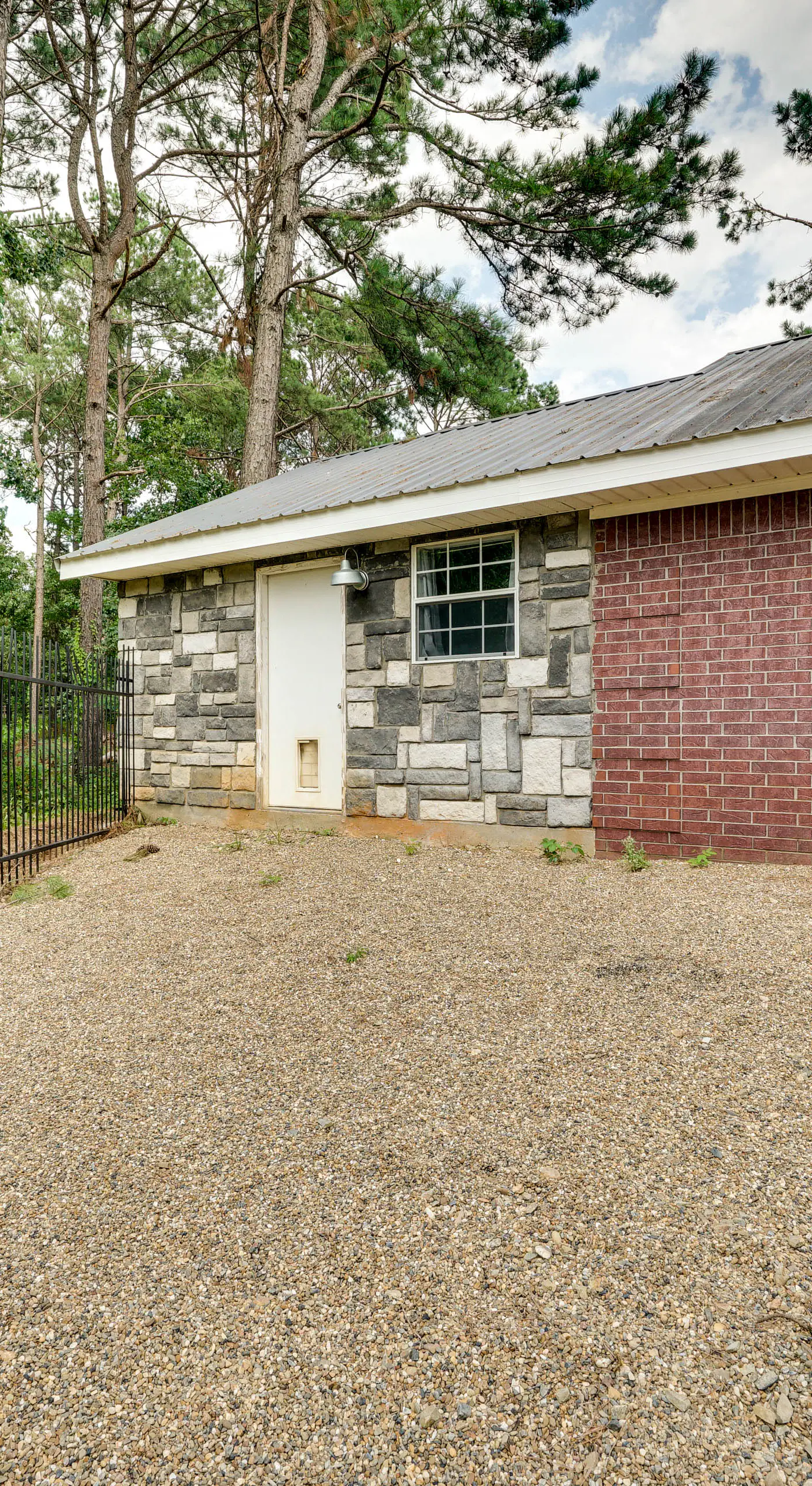Broken Bow Vacation Rental w/ Pool & Hot Tub!