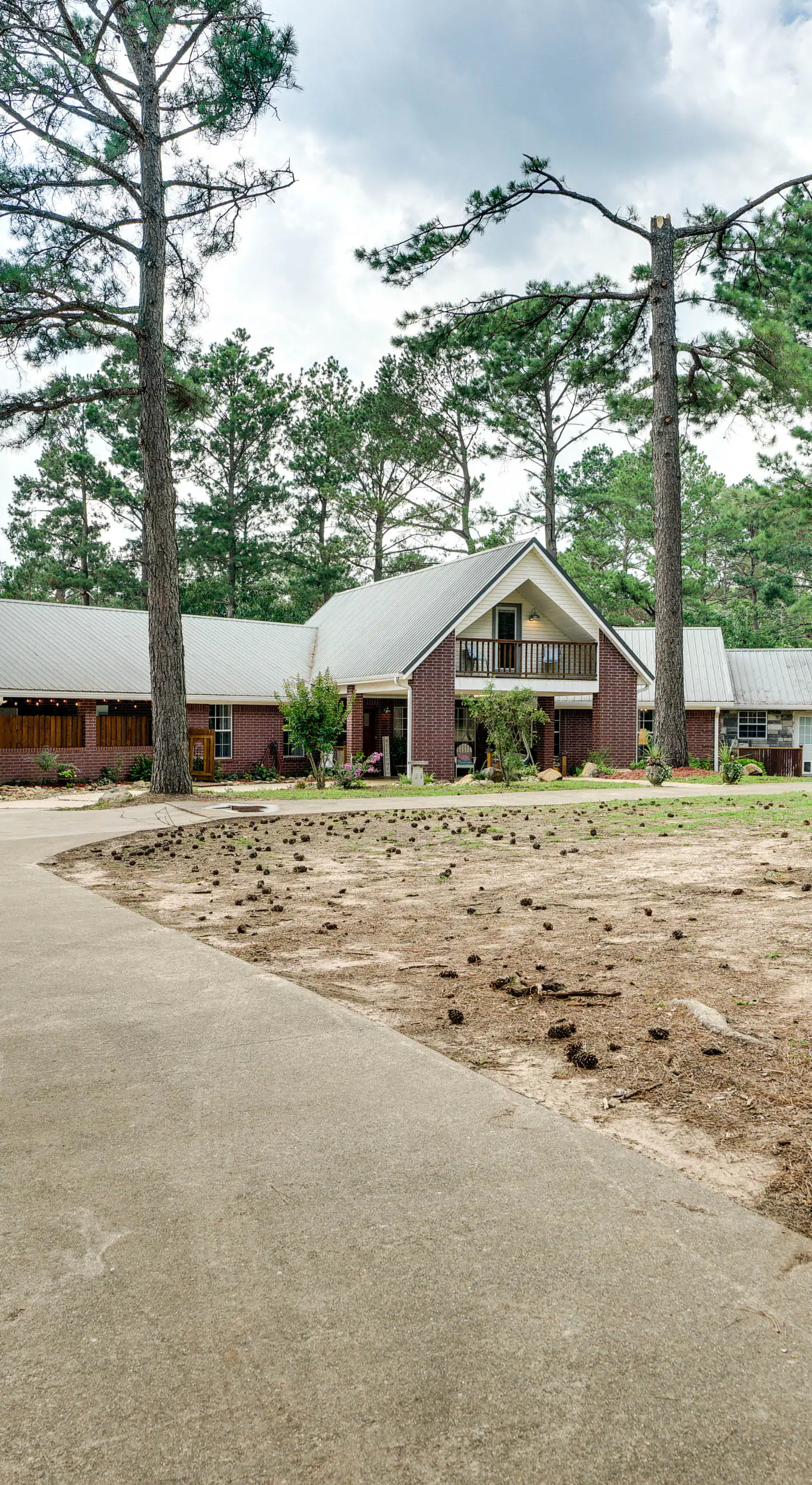 Broken Bow Vacation Rental w/ Pool & Hot Tub!