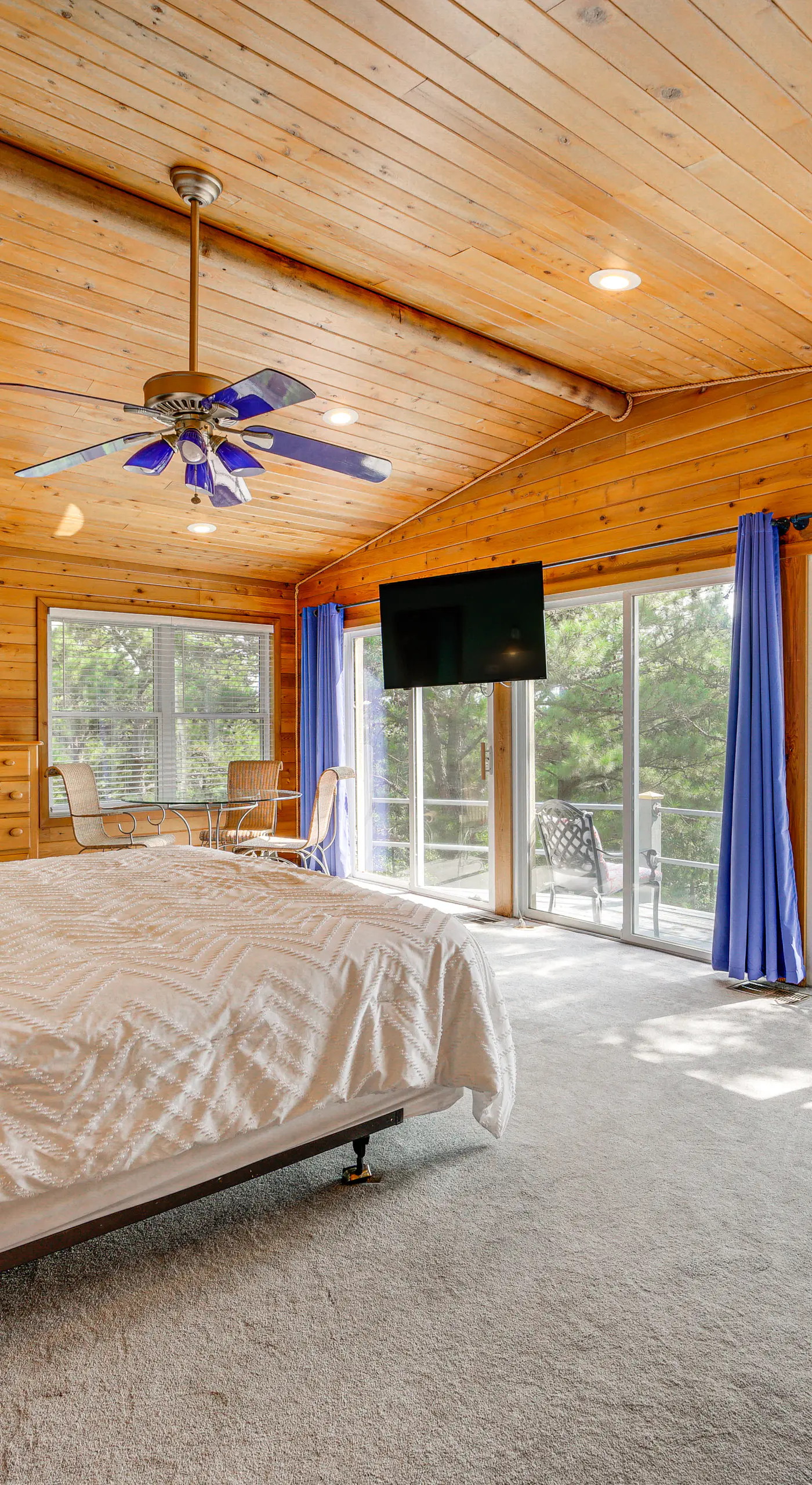 Broken Bow Escape w/ Mountain Views & Pool Access!