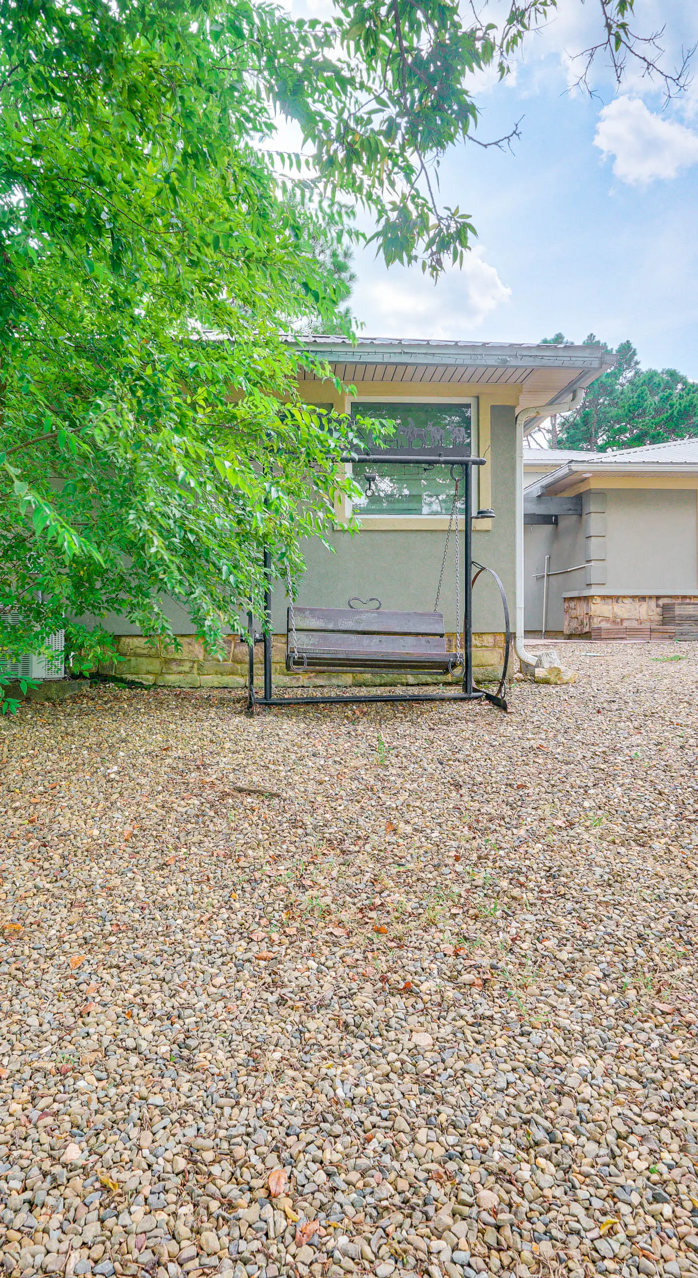 Broken Bow Escape w/ Mountain Views & Pool Access!