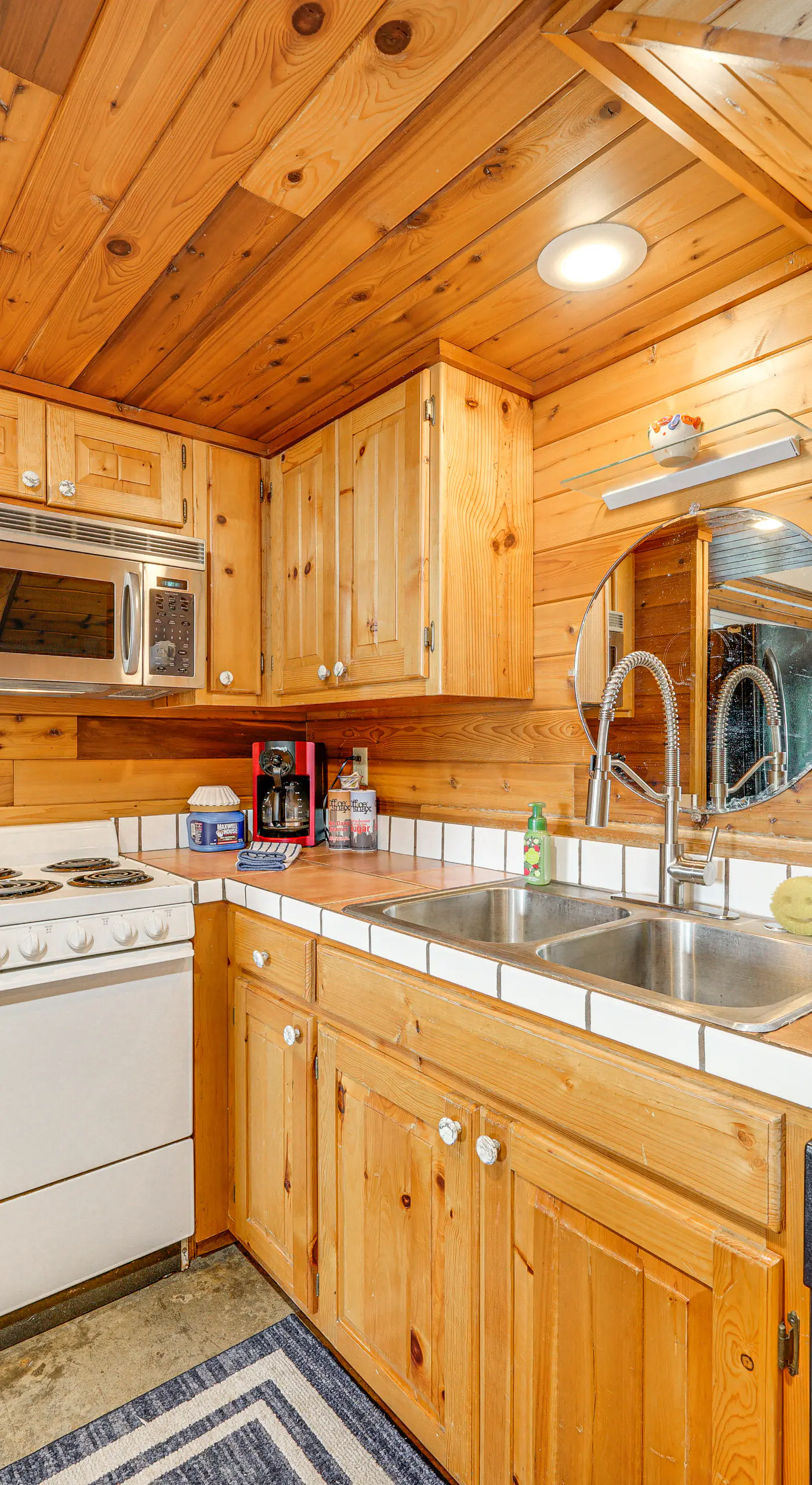 Broken Bow Escape w/ Mountain Views & Pool Access!