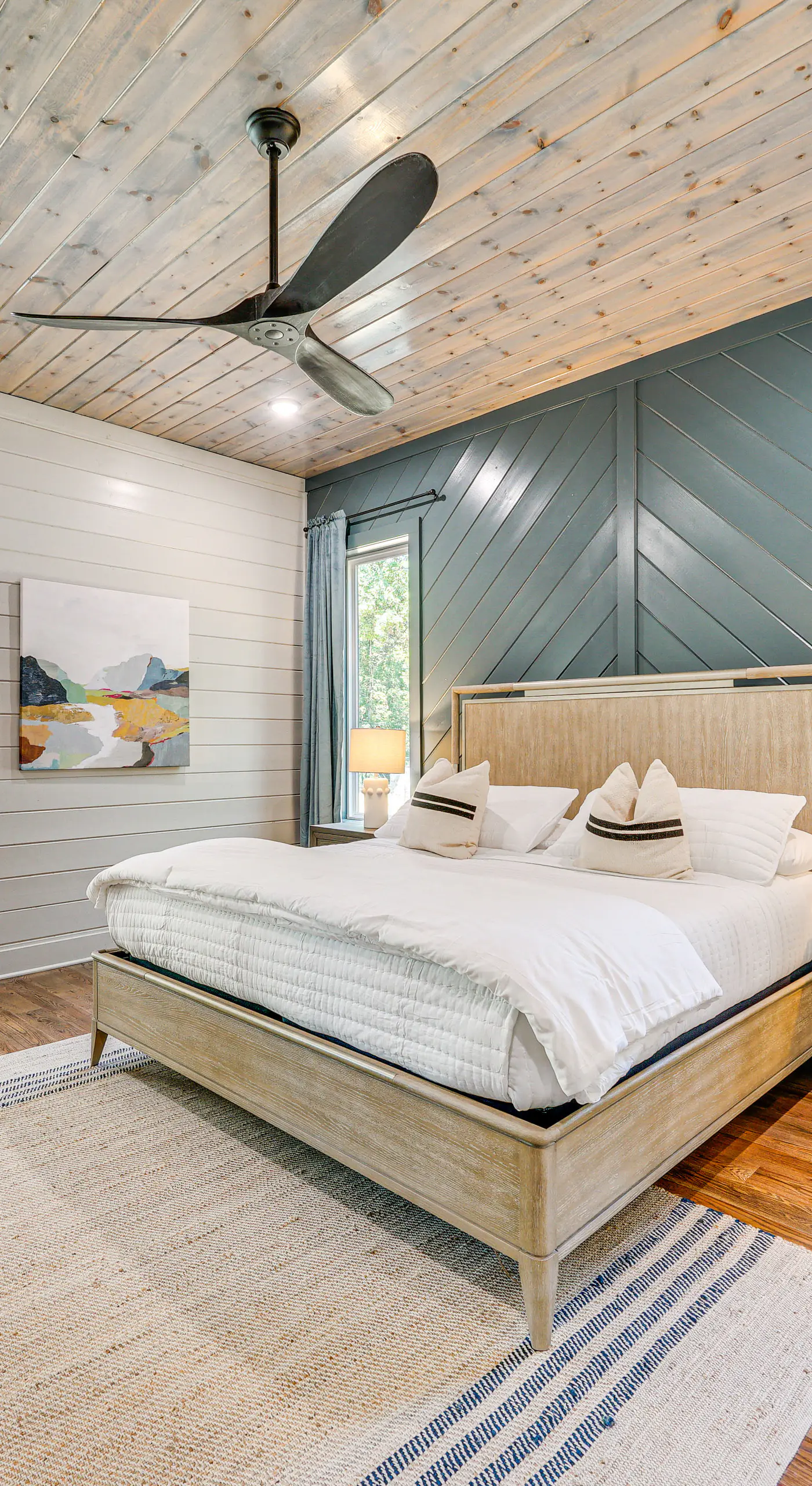 Deluxe Riverfront Cabin in Broken Bow w/ Hot Tub!