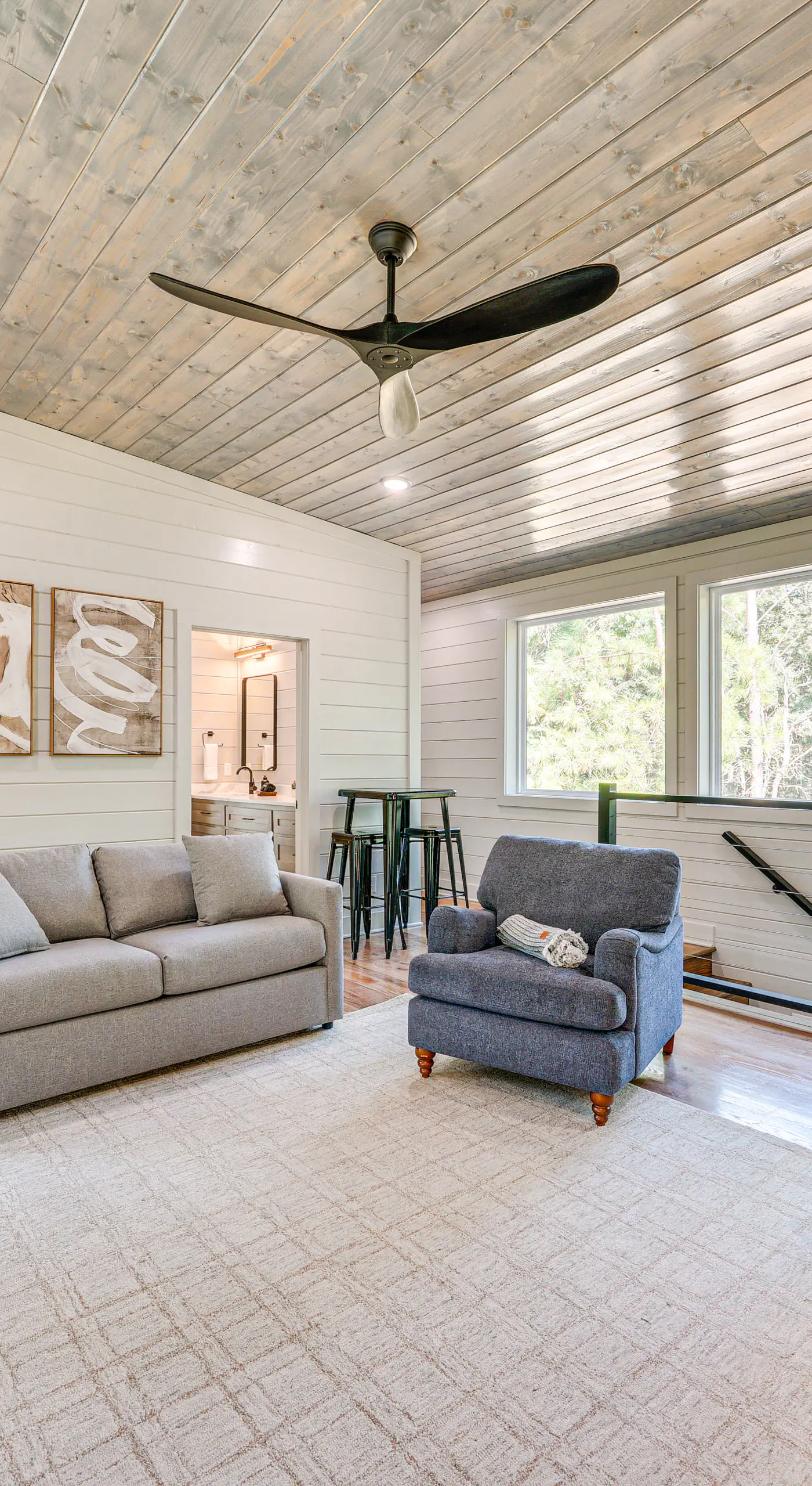 Deluxe Riverfront Cabin in Broken Bow w/ Hot Tub!
