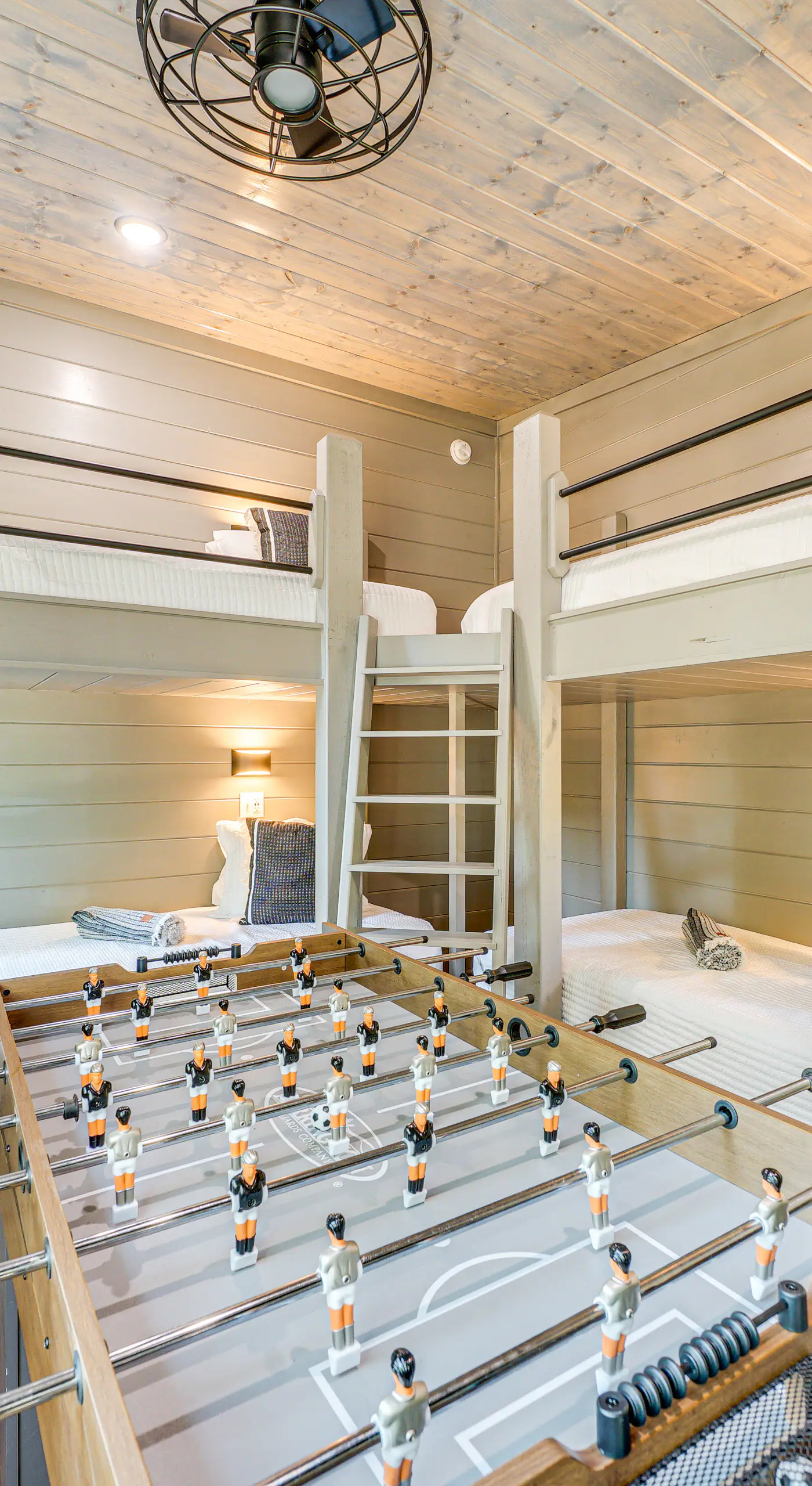 Deluxe Riverfront Cabin in Broken Bow w/ Hot Tub!
