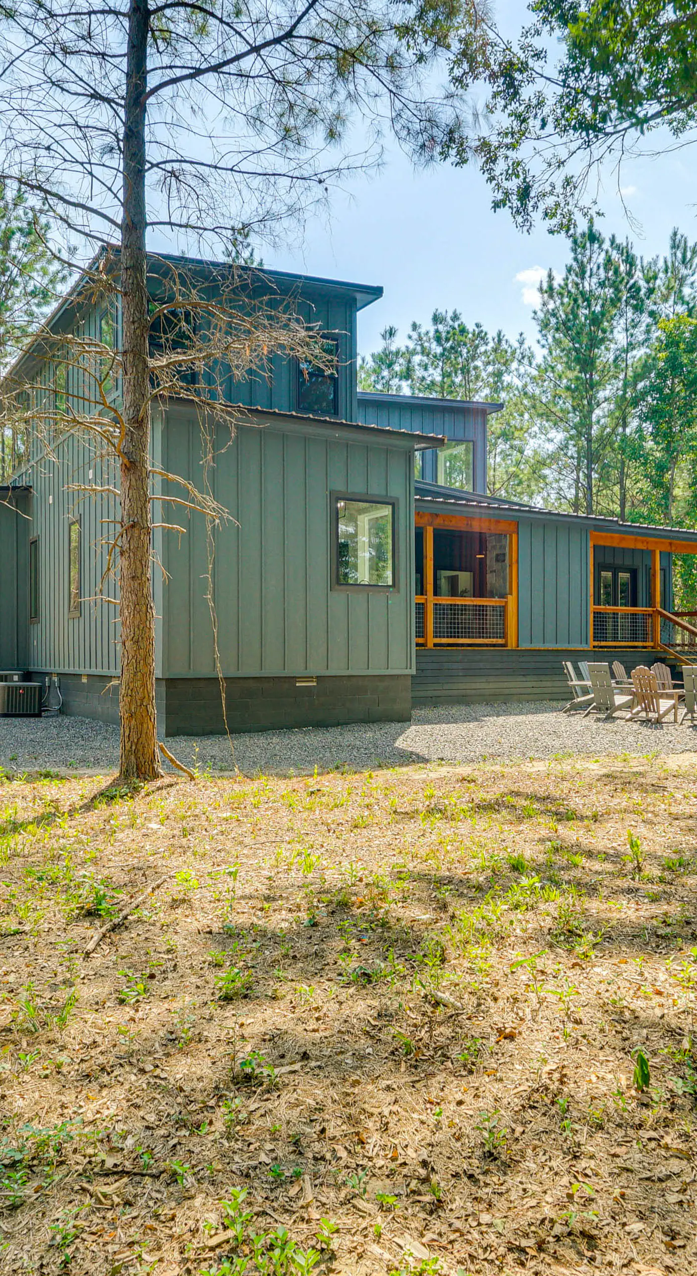 Deluxe Riverfront Cabin in Broken Bow w/ Hot Tub!