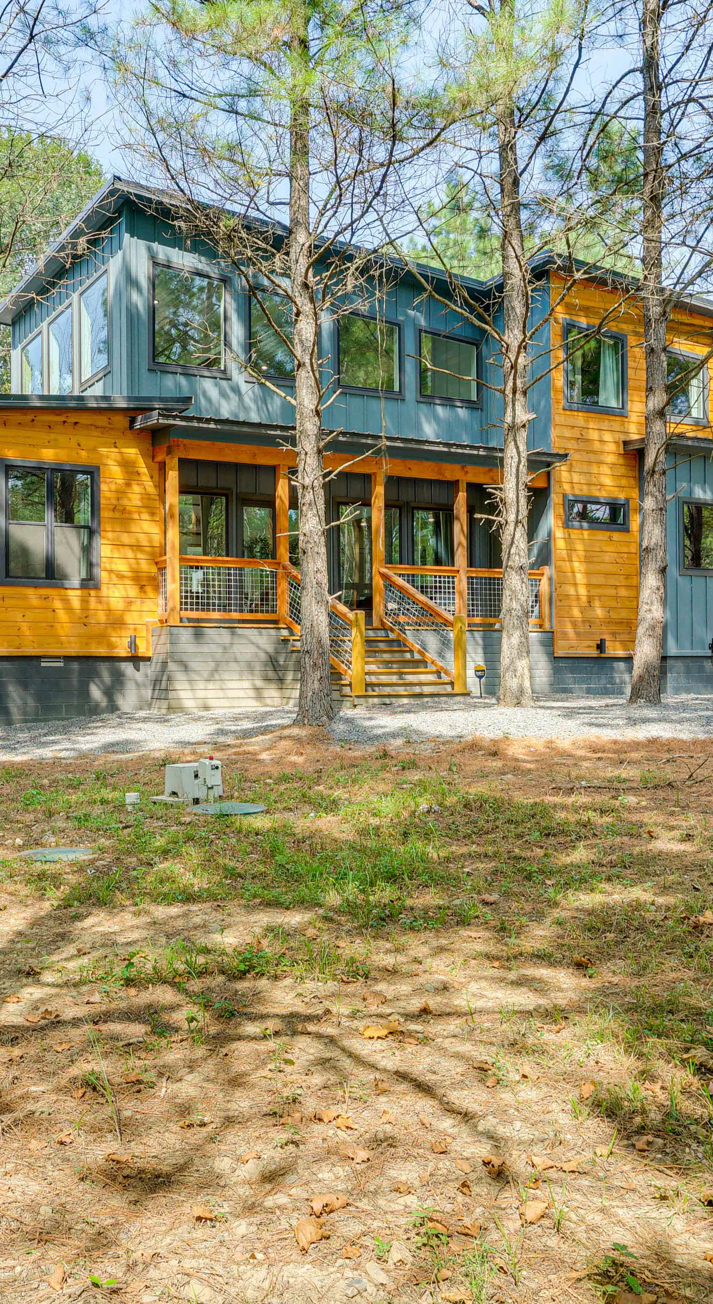 Deluxe Riverfront Cabin in Broken Bow w/ Hot Tub!