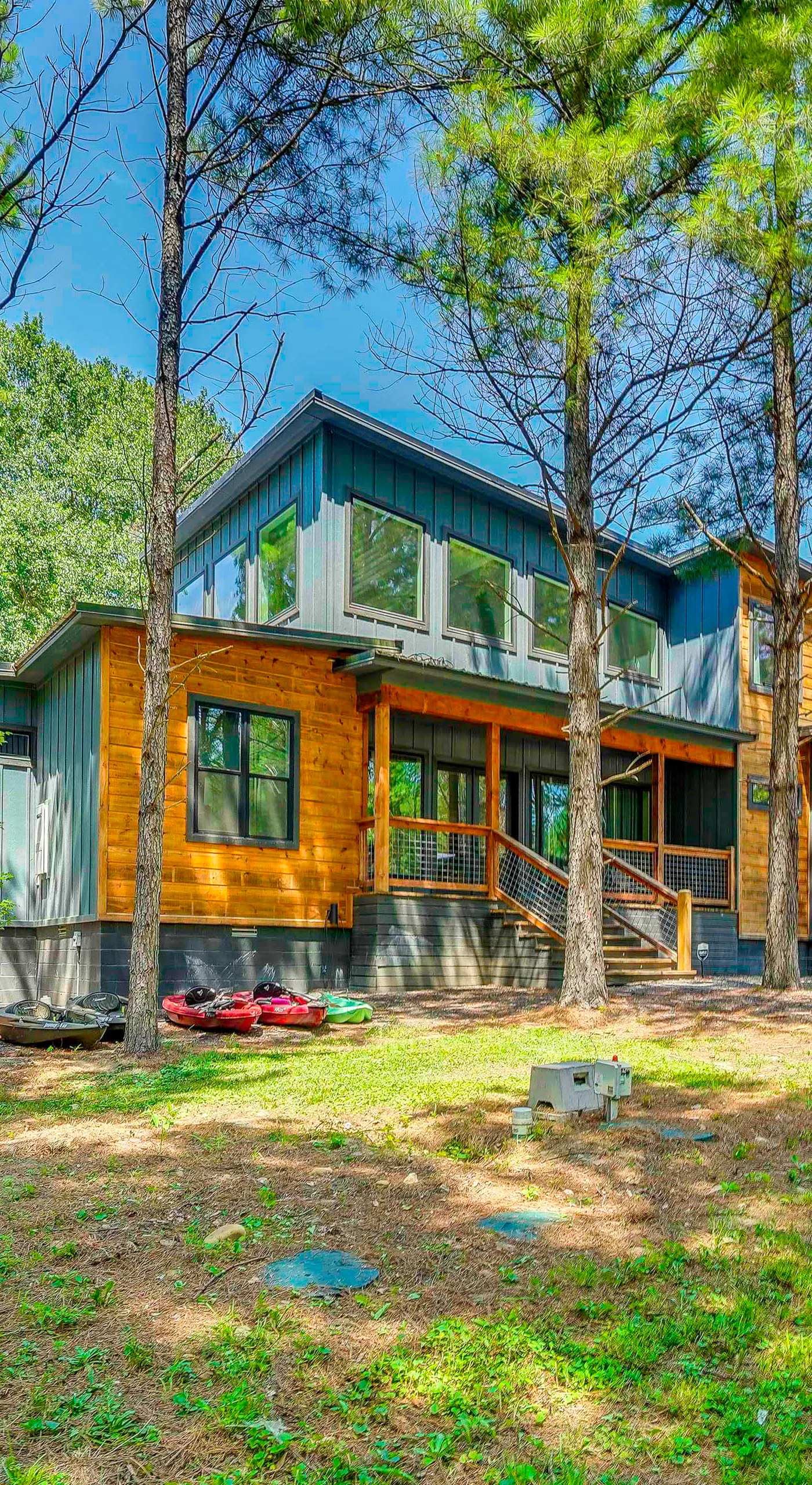 Deluxe Riverfront Cabin in Broken Bow w/ Hot Tub!