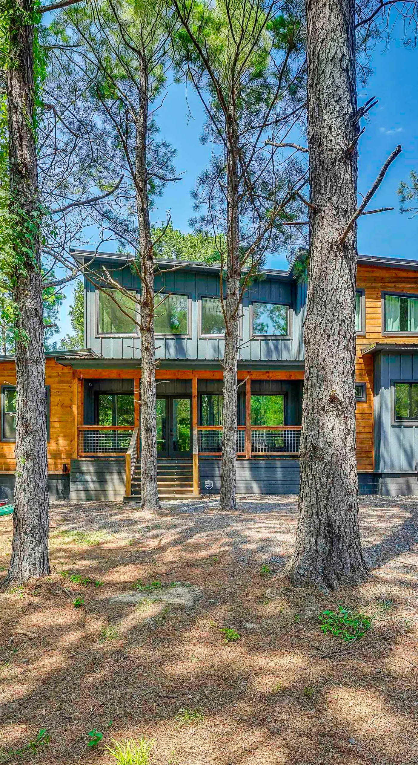 Deluxe Riverfront Cabin in Broken Bow w/ Hot Tub!