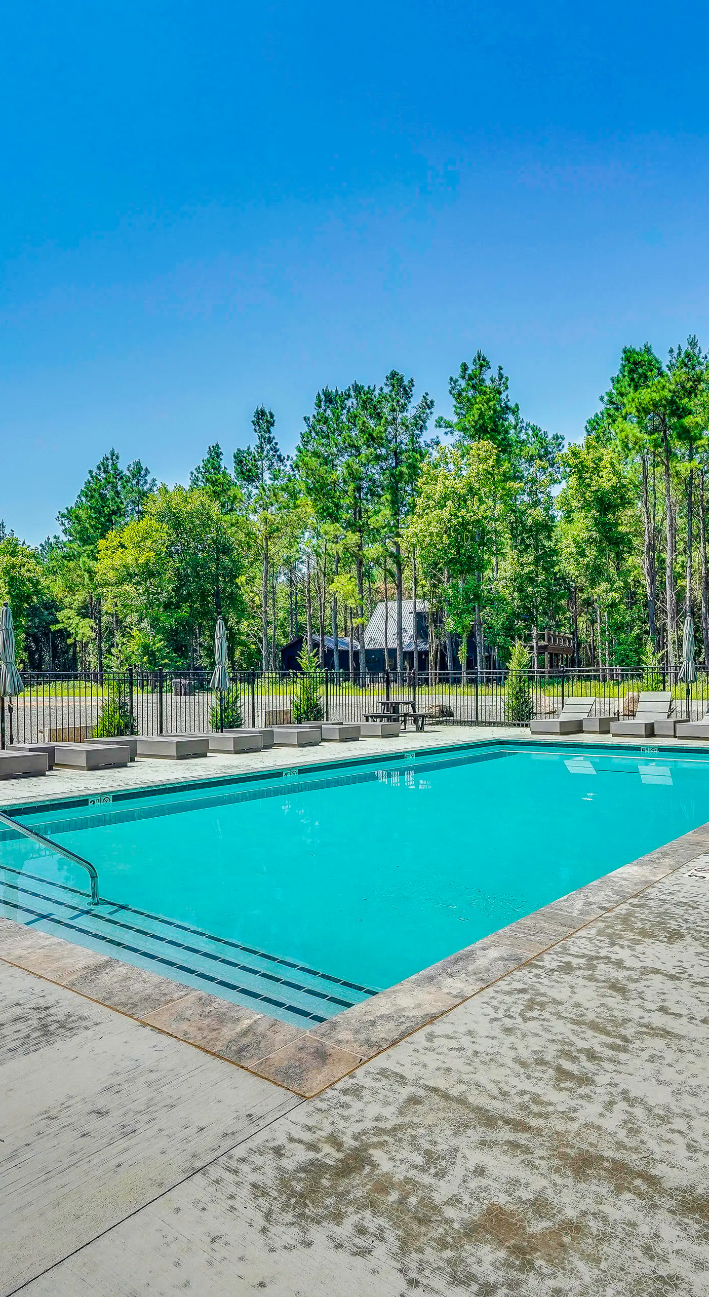 Deluxe Riverfront Cabin in Broken Bow w/ Hot Tub!