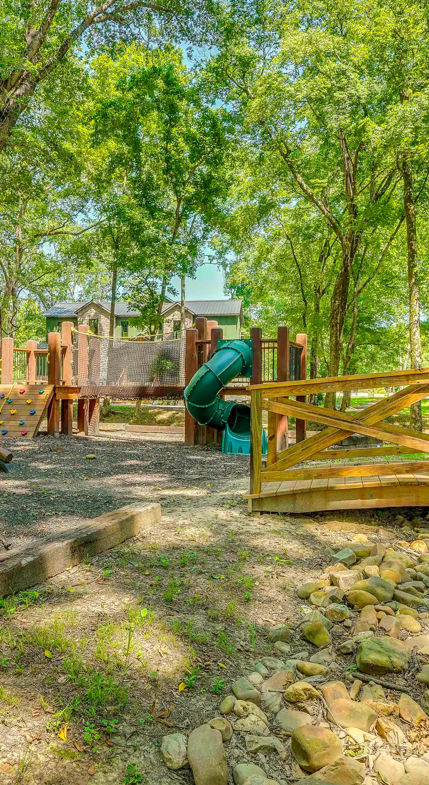 Deluxe Riverfront Cabin in Broken Bow w/ Hot Tub!