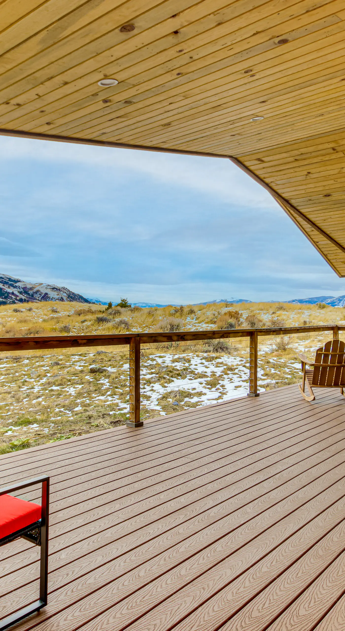 < 1 Mi to Chico Hot Springs: Mtn-View Hideaway!