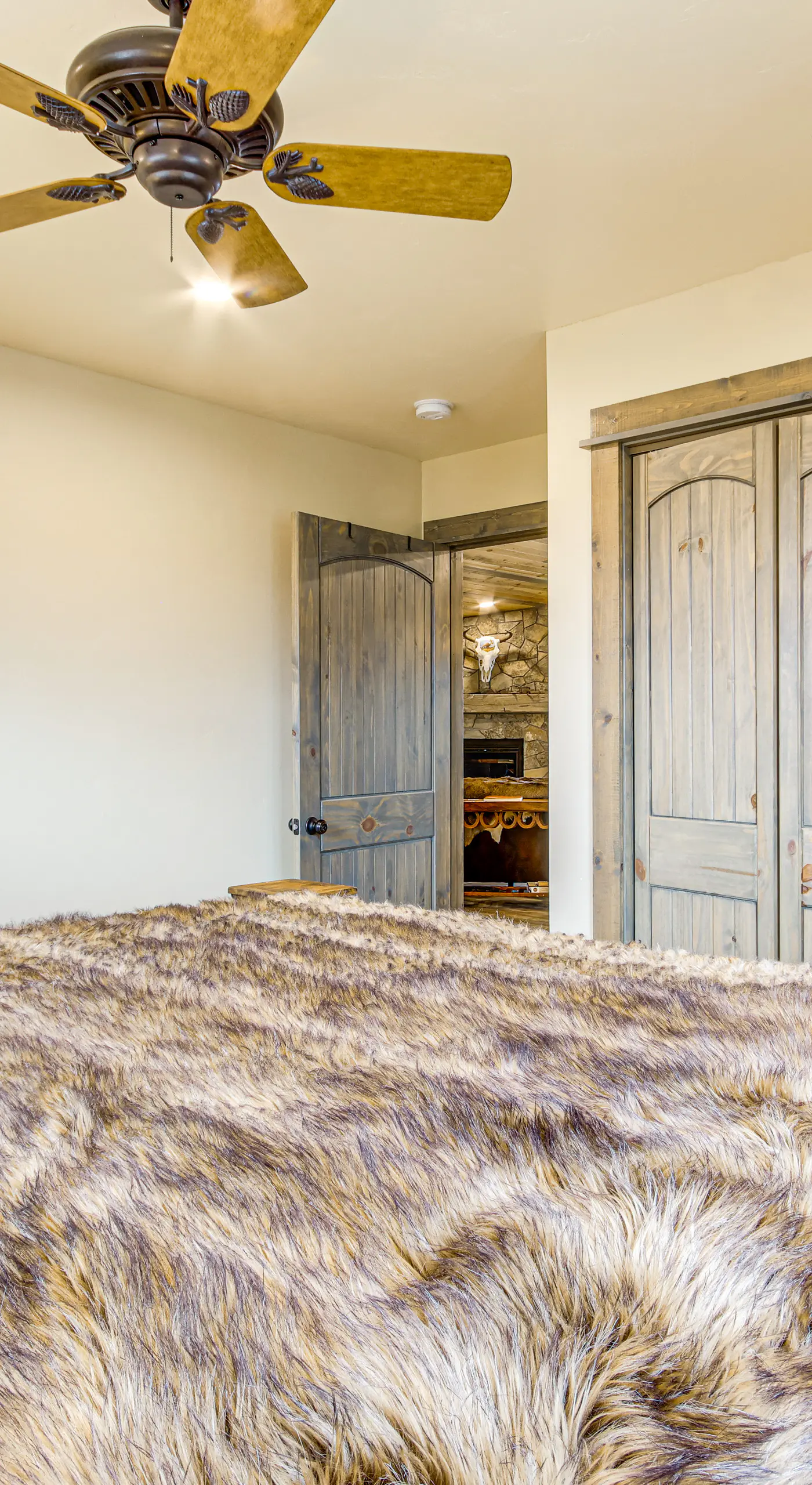 < 1 Mi to Chico Hot Springs: Mtn-View Hideaway!