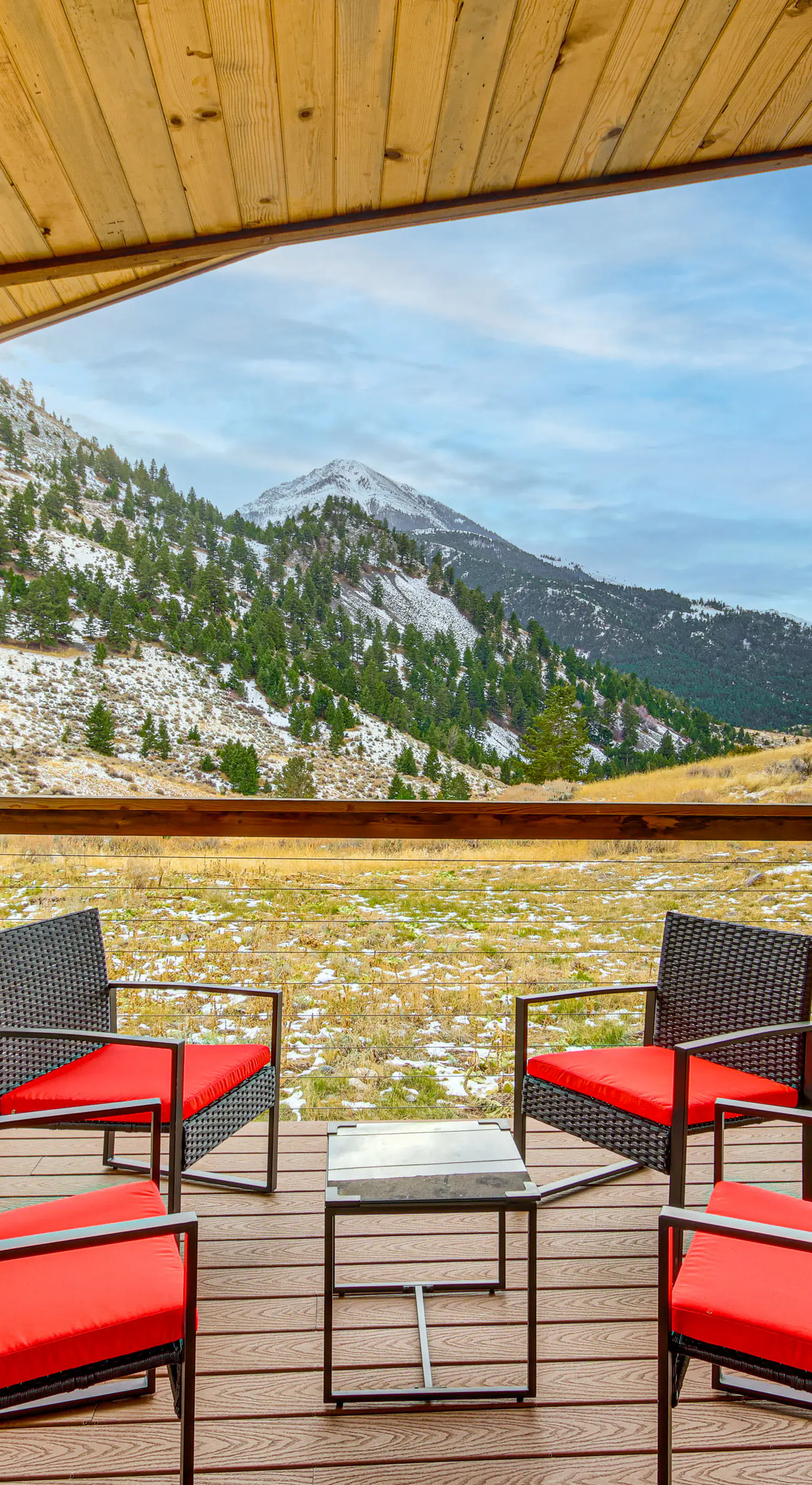< 1 Mi to Chico Hot Springs: Mtn-View Hideaway!