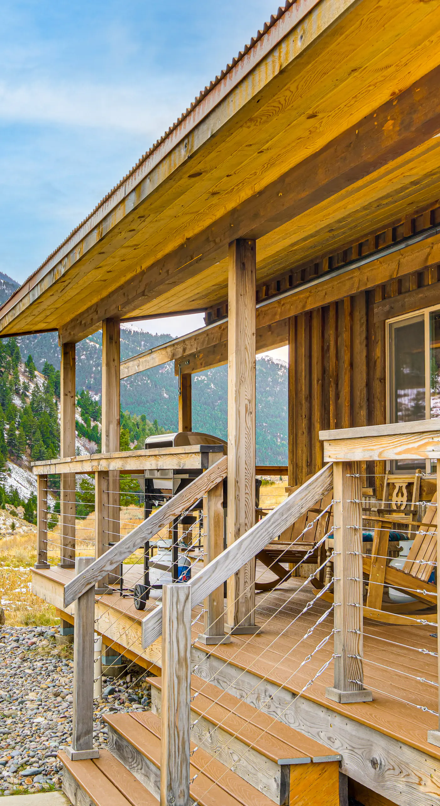 < 1 Mi to Chico Hot Springs: Mtn-View Hideaway!