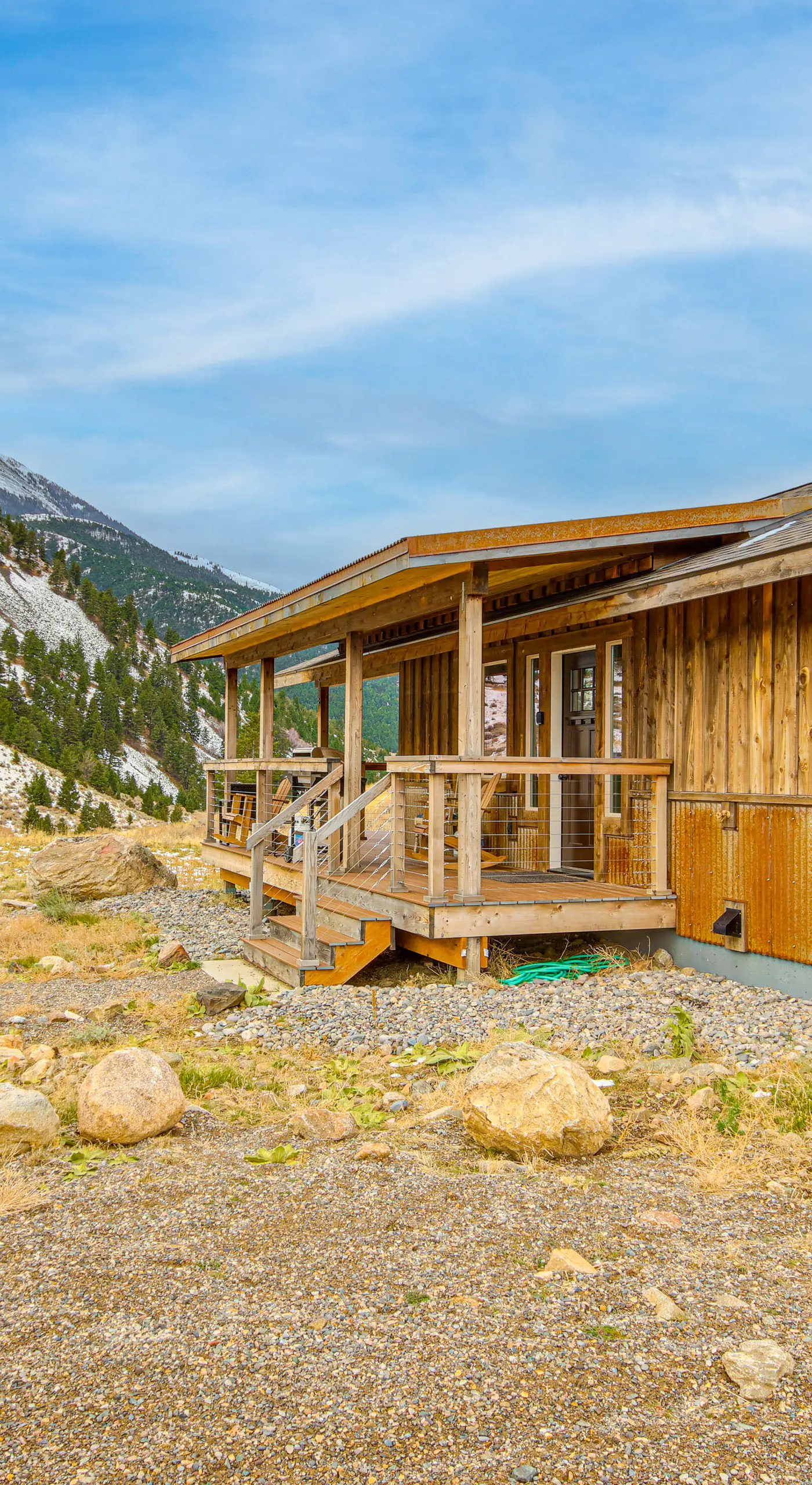 < 1 Mi to Chico Hot Springs: Mtn-View Hideaway!