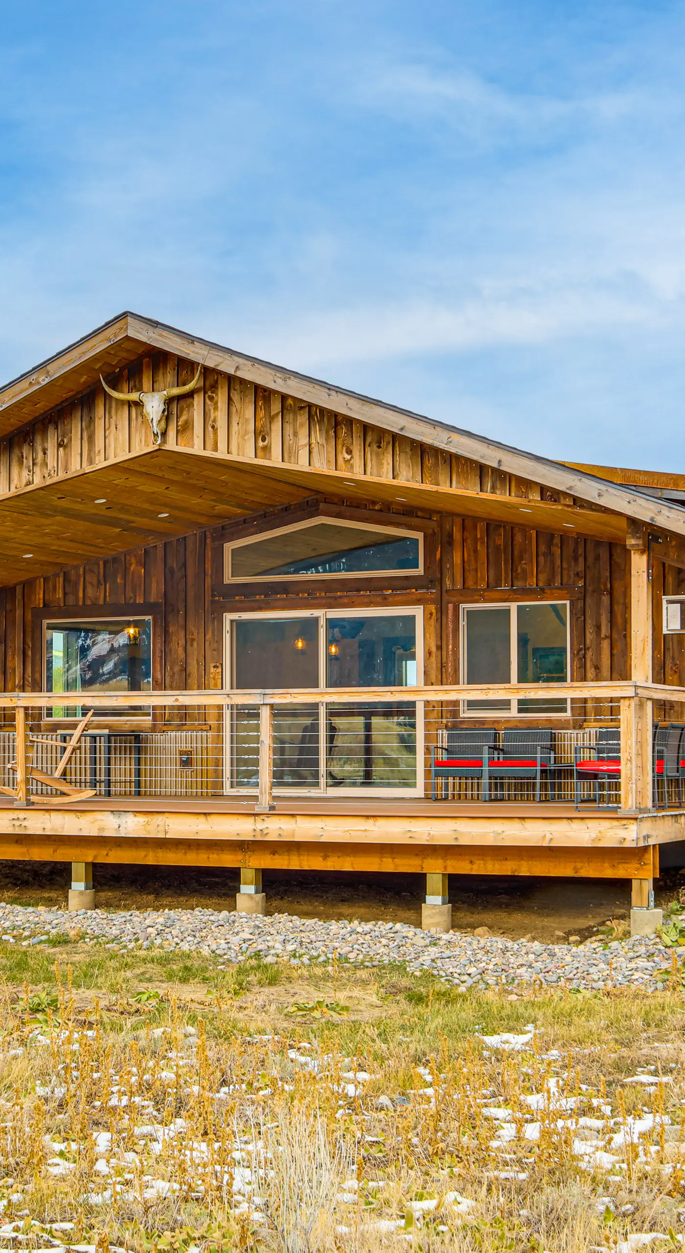 < 1 Mi to Chico Hot Springs: Mtn-View Hideaway!