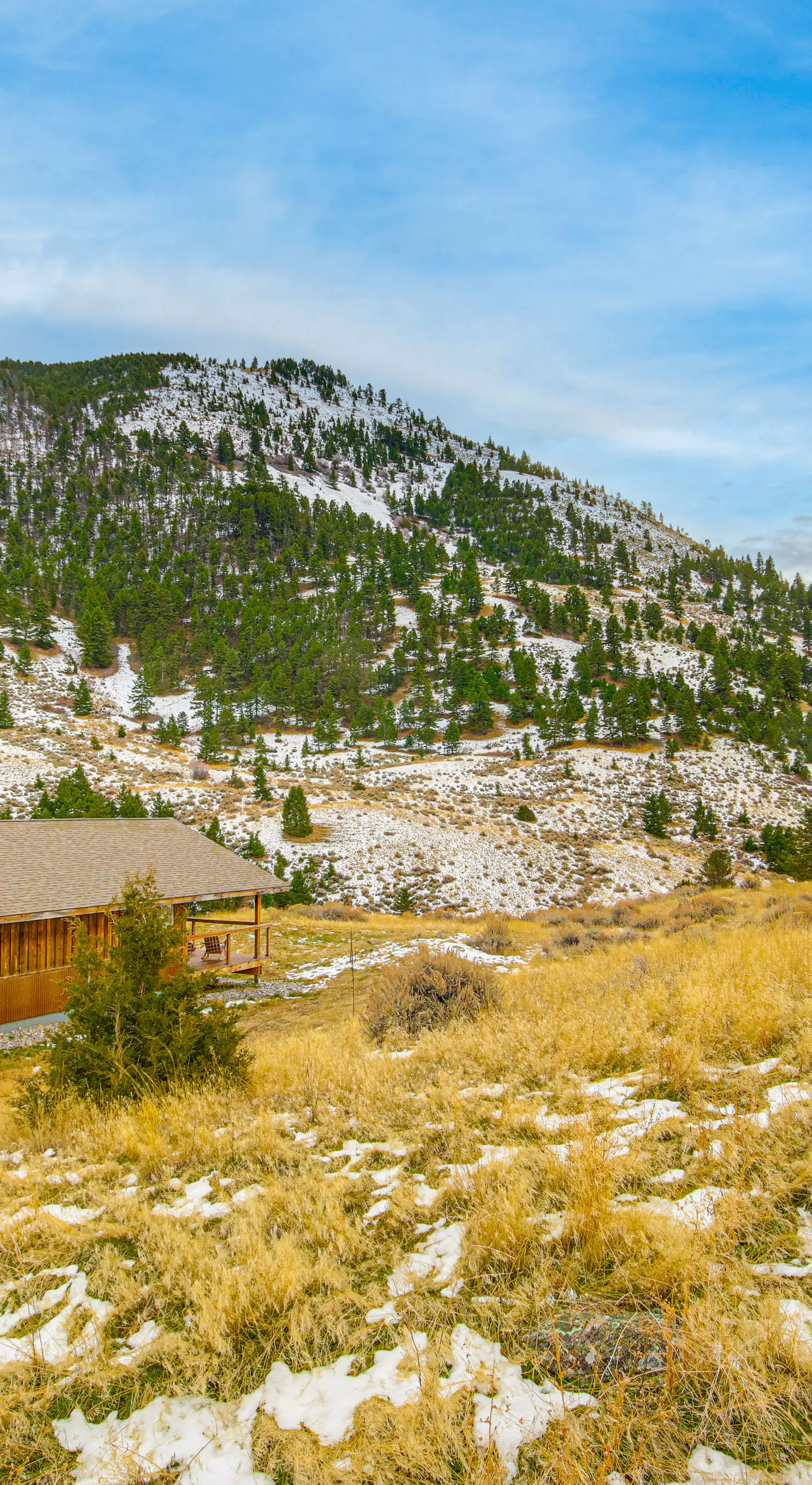 < 1 Mi to Chico Hot Springs: Mtn-View Hideaway!