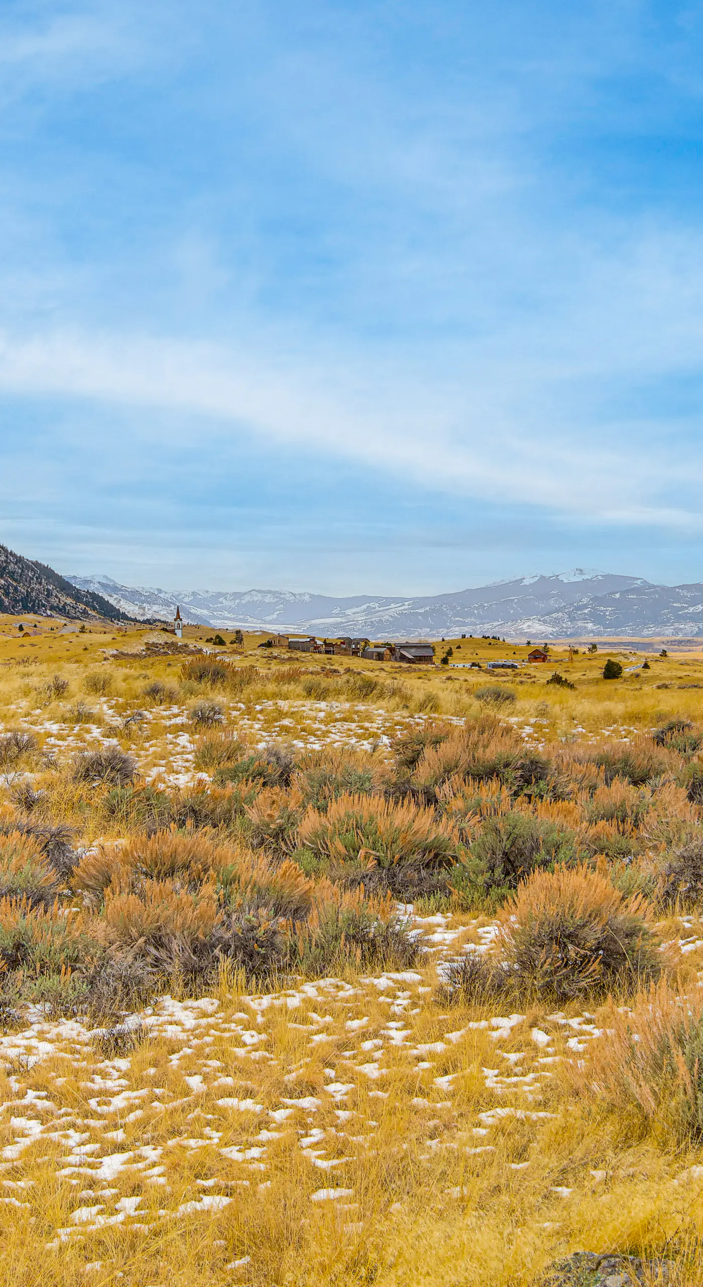 < 1 Mi to Chico Hot Springs: Mtn-View Hideaway!