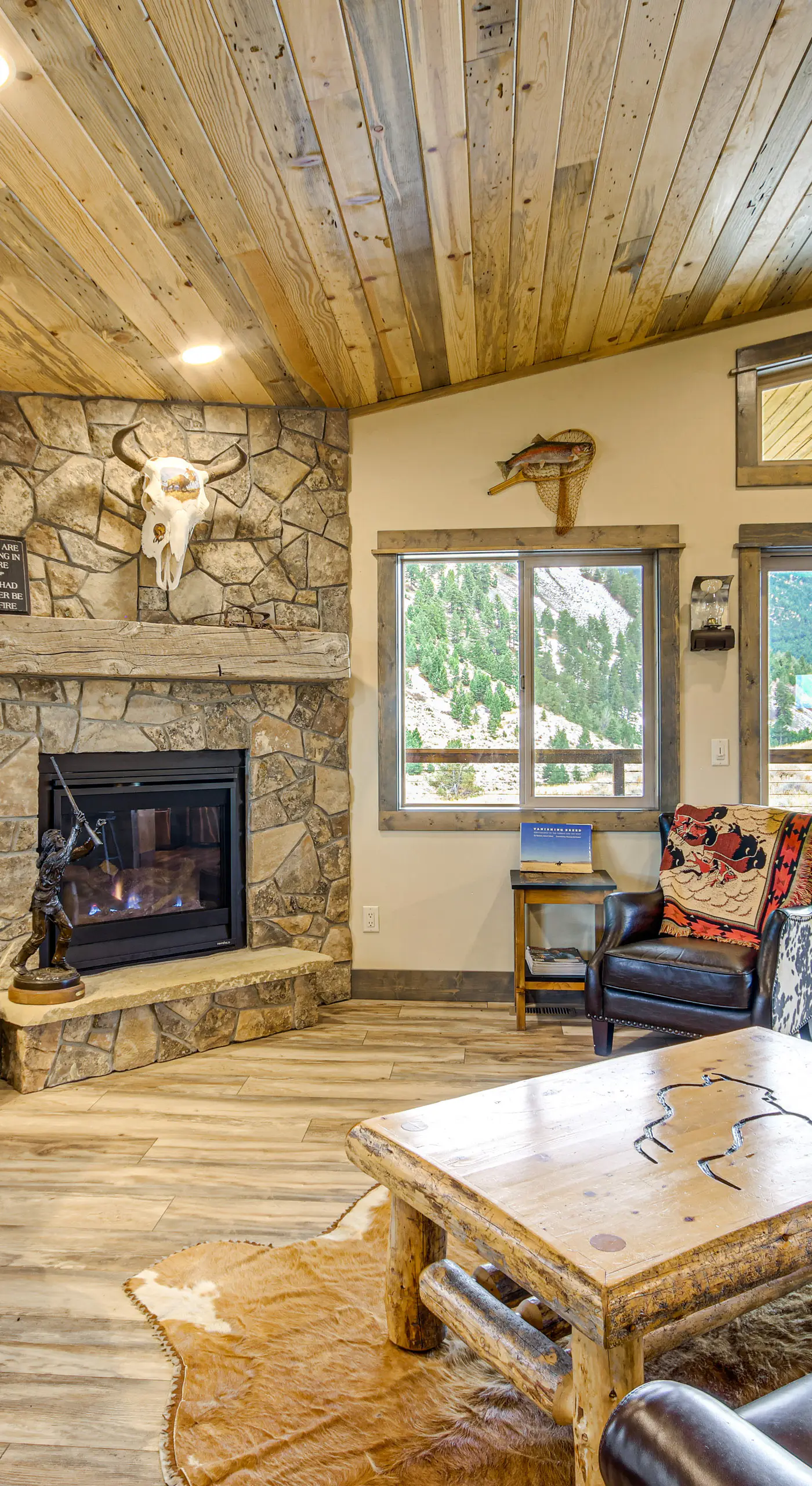 < 1 Mi to Chico Hot Springs: Mtn-View Hideaway!
