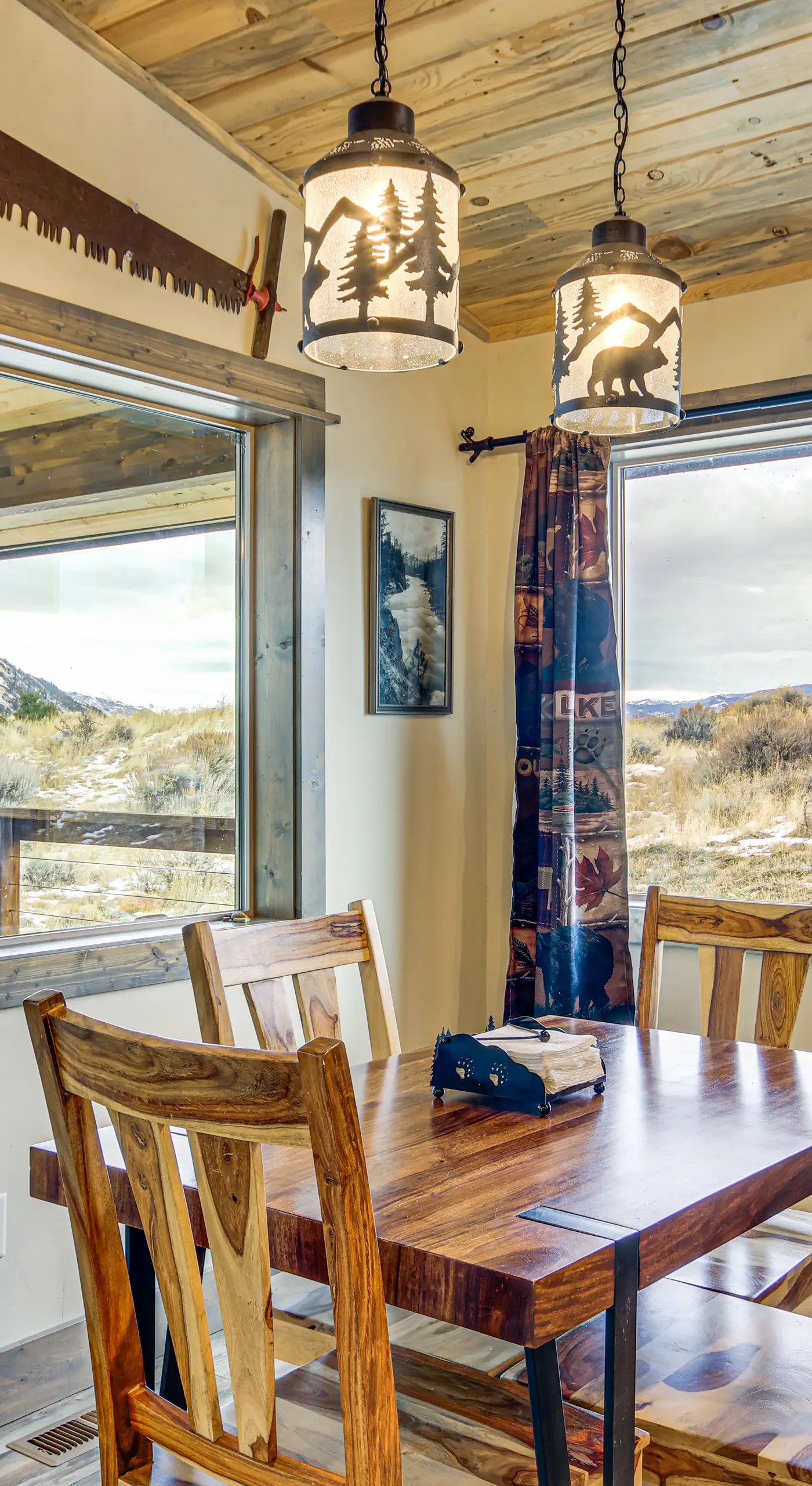< 1 Mi to Chico Hot Springs: Mtn-View Hideaway!