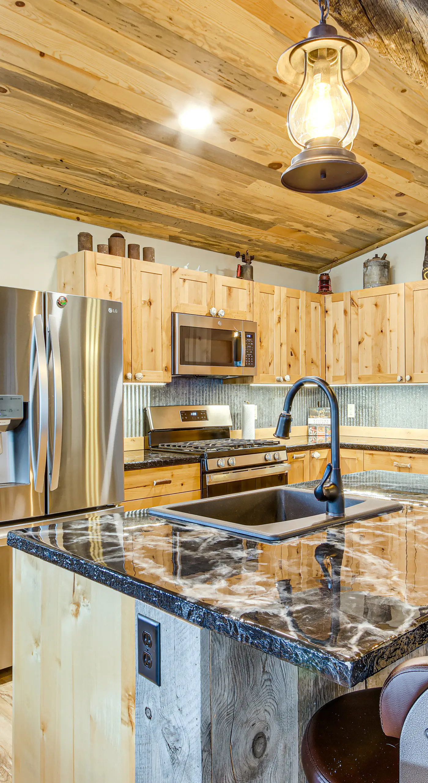 < 1 Mi to Chico Hot Springs: Mtn-View Hideaway!