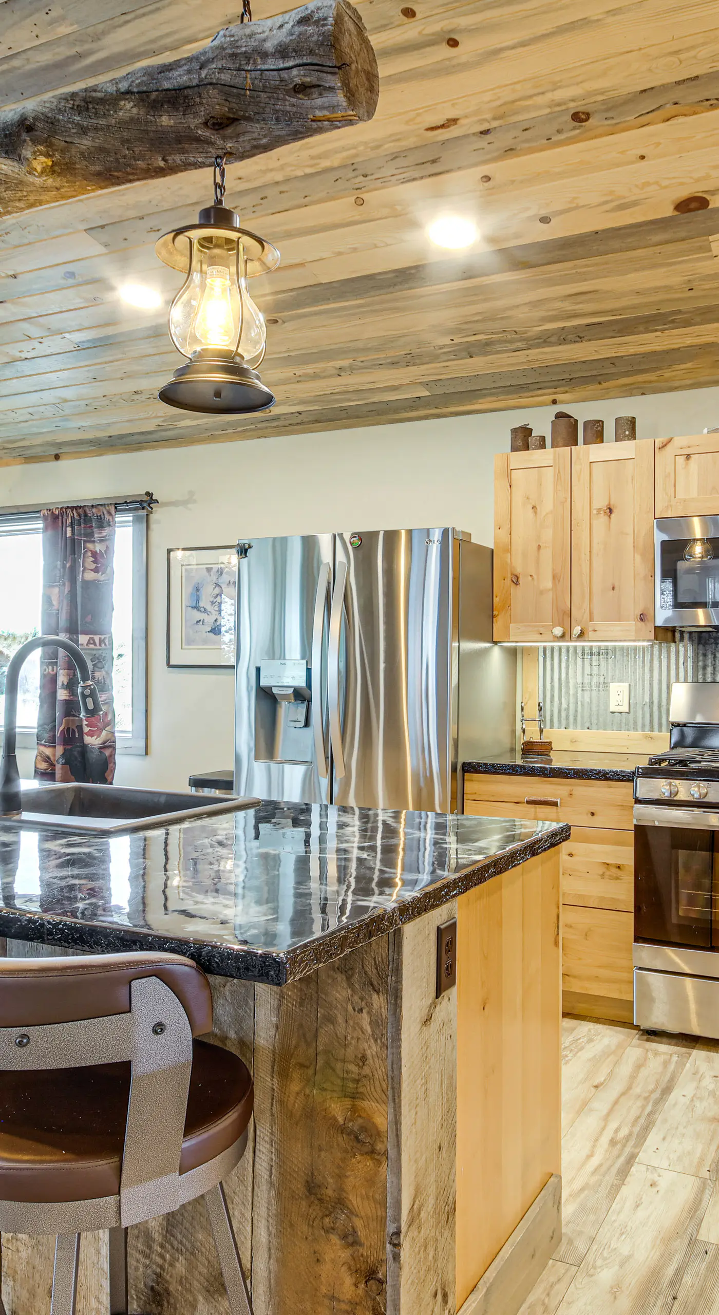 < 1 Mi to Chico Hot Springs: Mtn-View Hideaway!