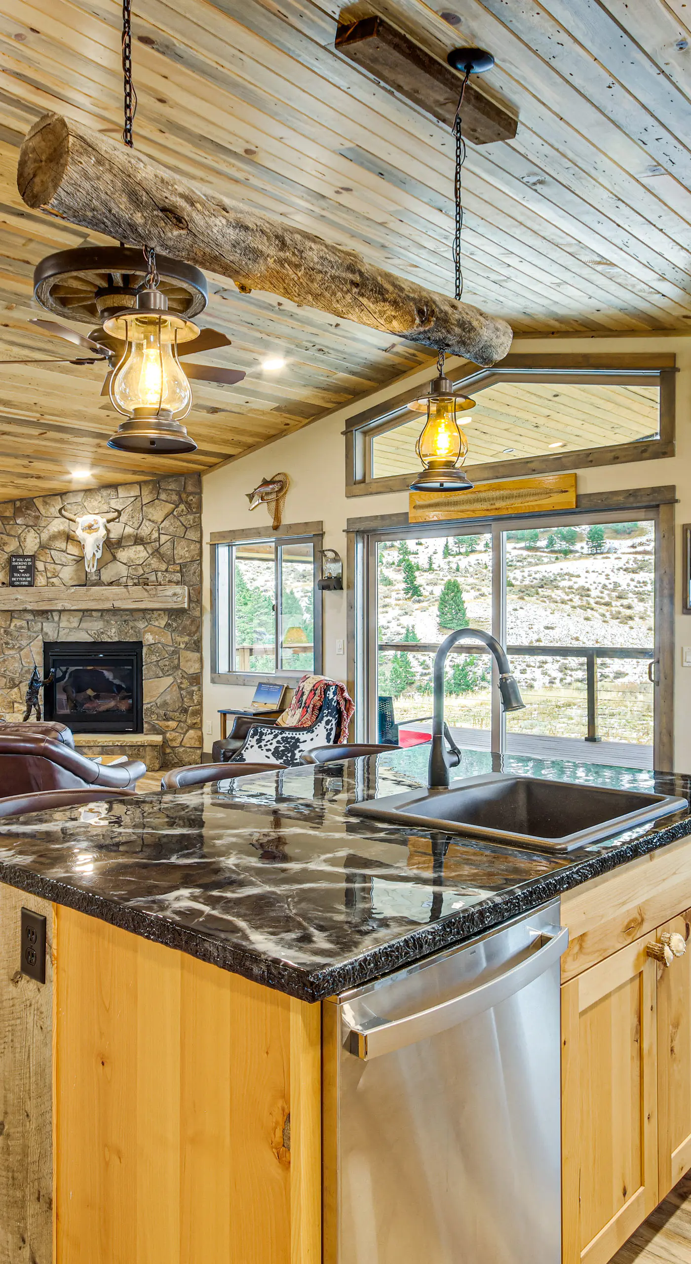 < 1 Mi to Chico Hot Springs: Mtn-View Hideaway!