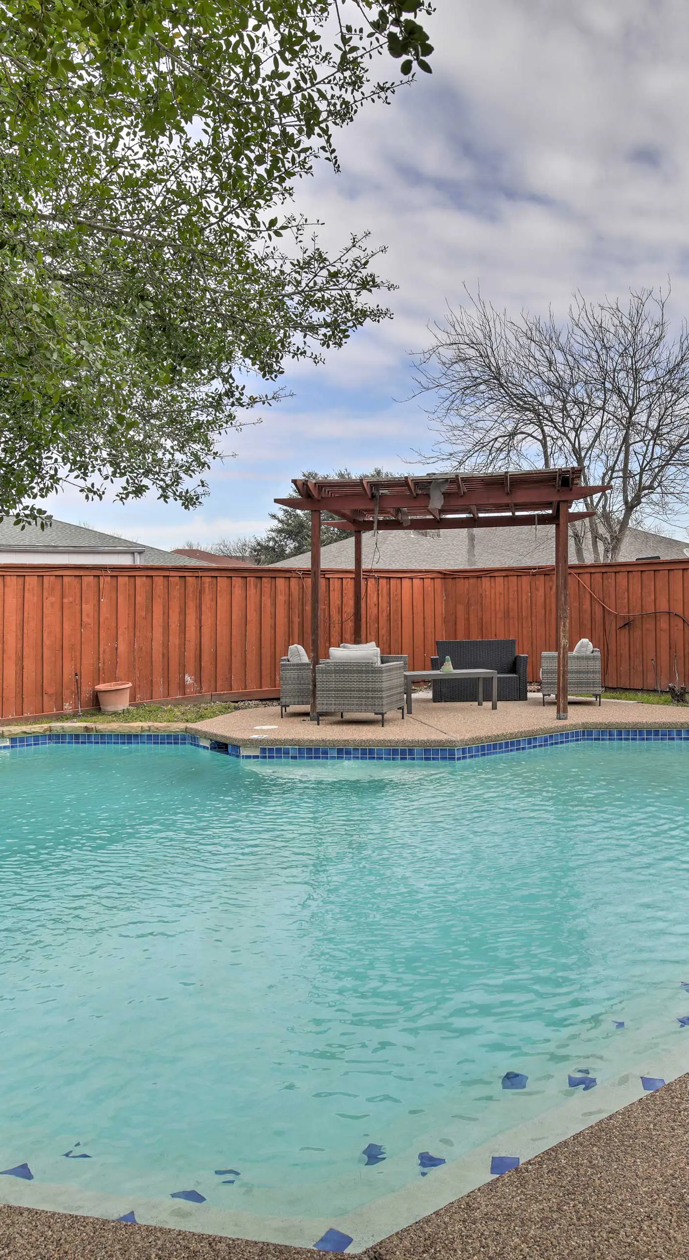 Game Room & Private Pool: Richardson Retreat
