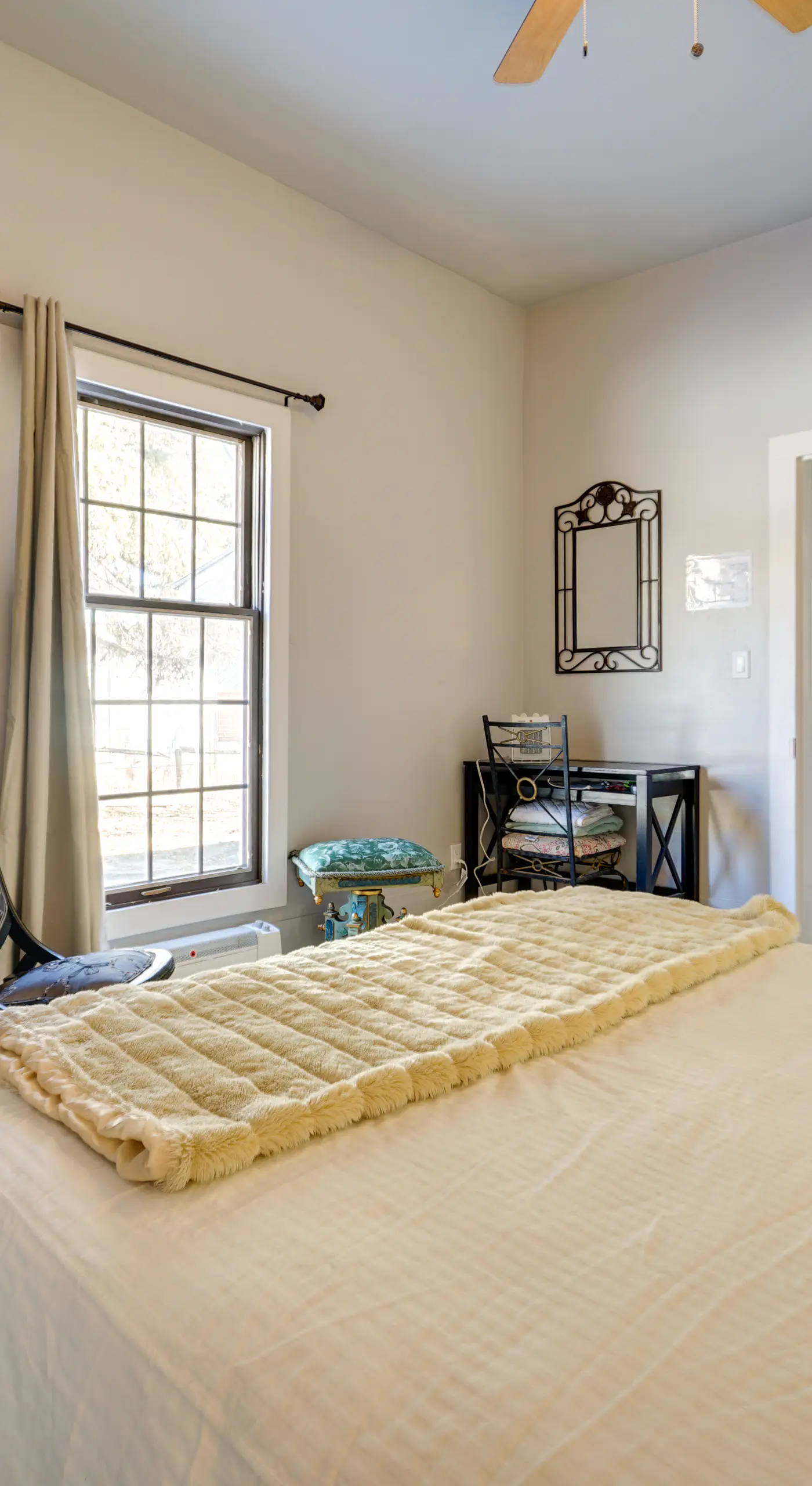 'Dolorable' Home w/ Yard - Walk to River!