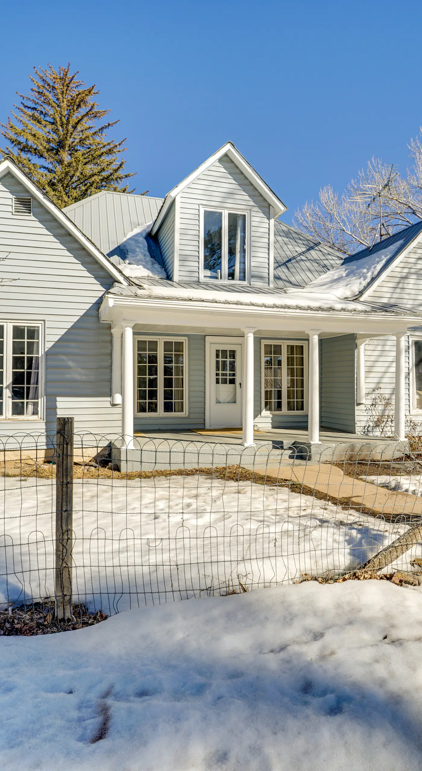 'Dolorable' Home w/ Yard - Walk to River!