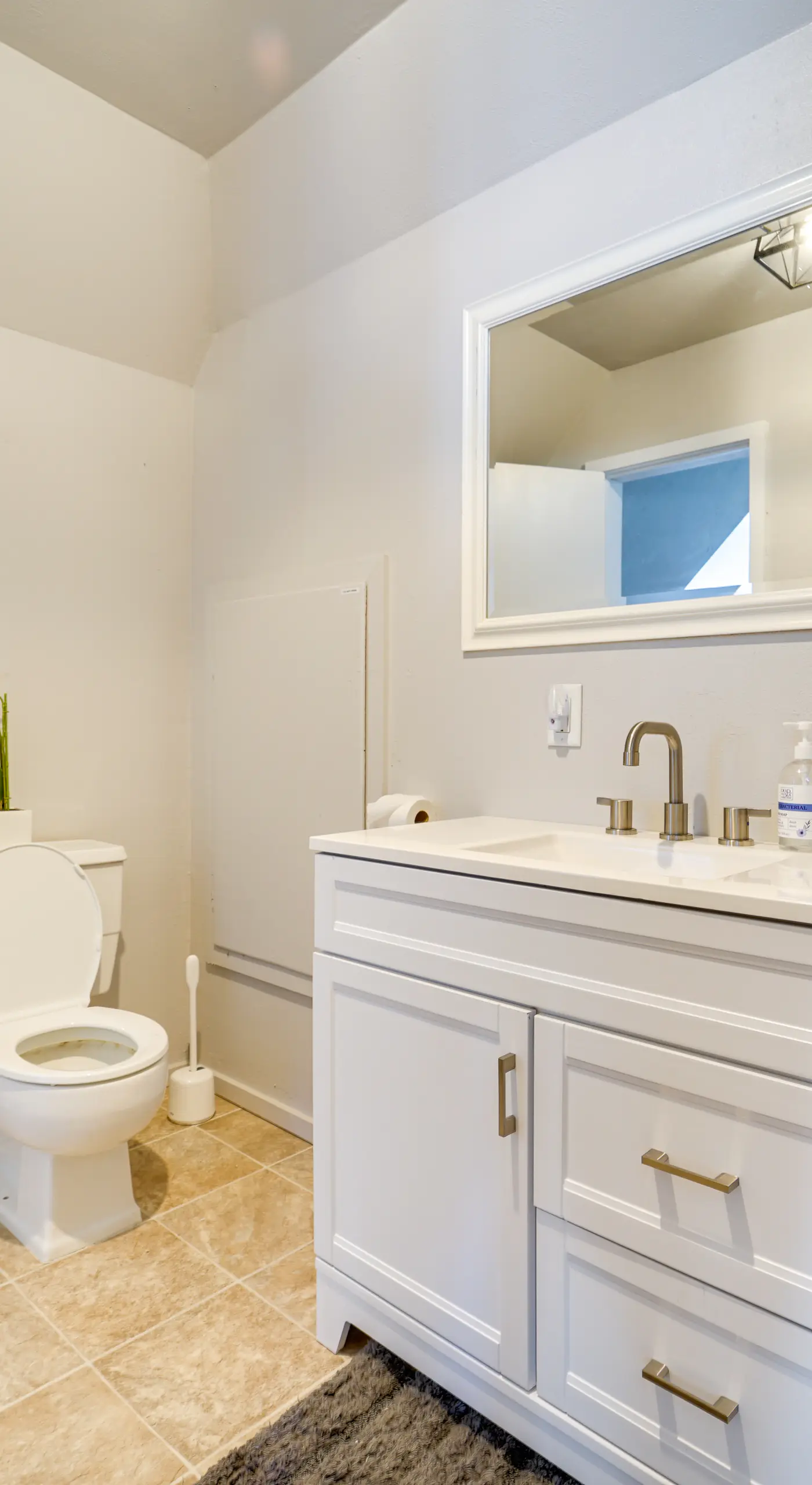 'Dolorable' Home w/ Yard - Walk to River!
