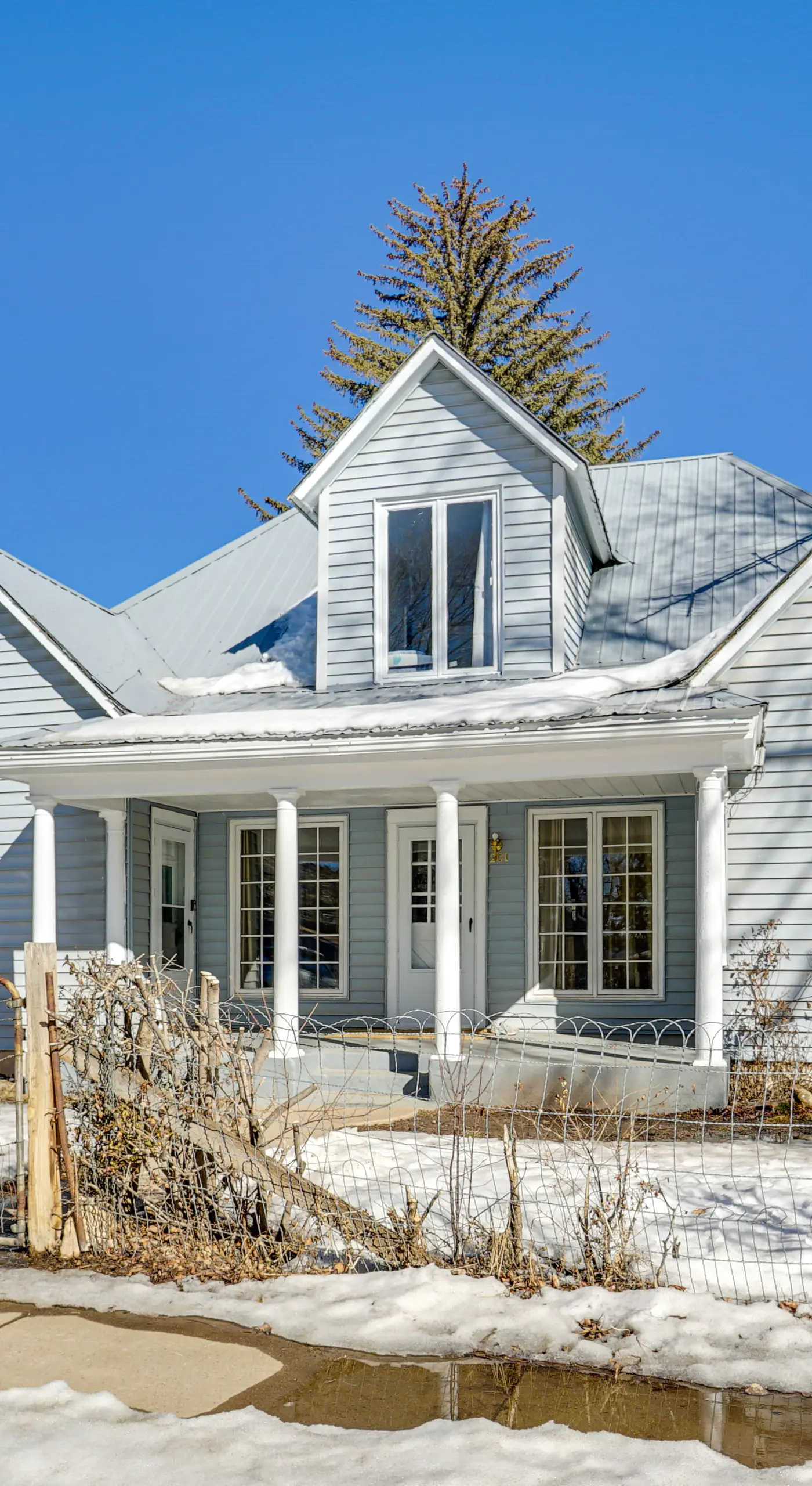 'Dolorable' Home w/ Yard - Walk to River!