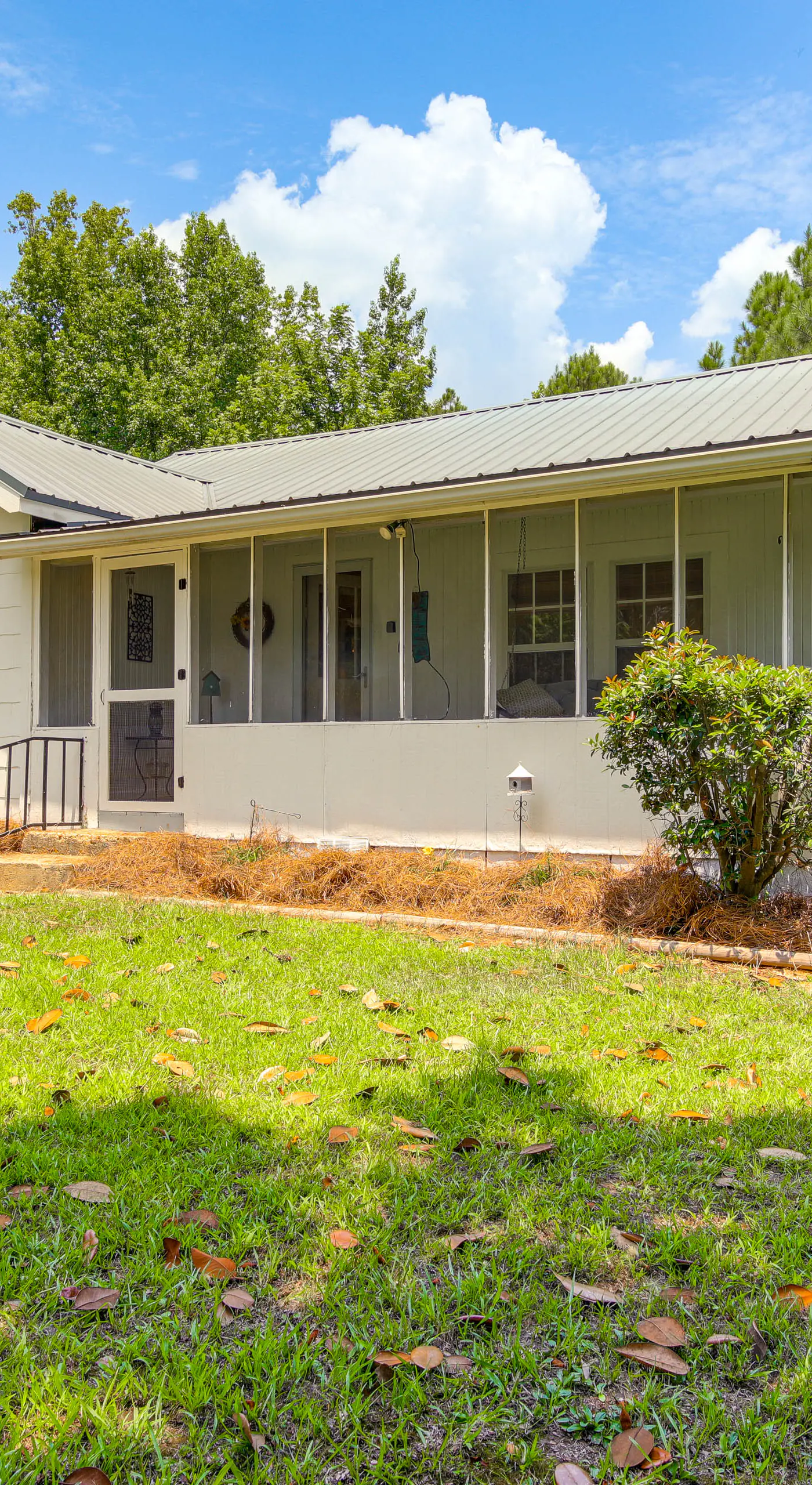 Charming Country Home w/ Yard - 14 Mi to Ole Miss!