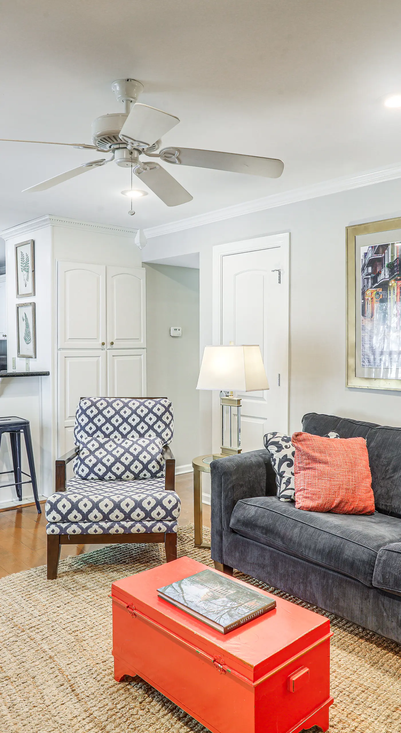 1 Block to The Square: Oxford Condo!